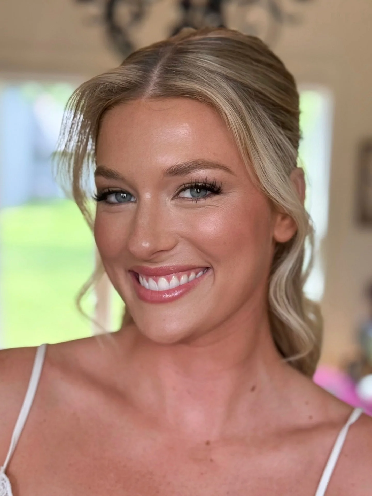Congratulations @elliedulac ! 💗

It was such an honor to be a part of your big day! 🙏🏼

One of my favorite parts of doing makeup for people I know is getting to meet the people who shaped them along the way. I got to spend time with her mom and al