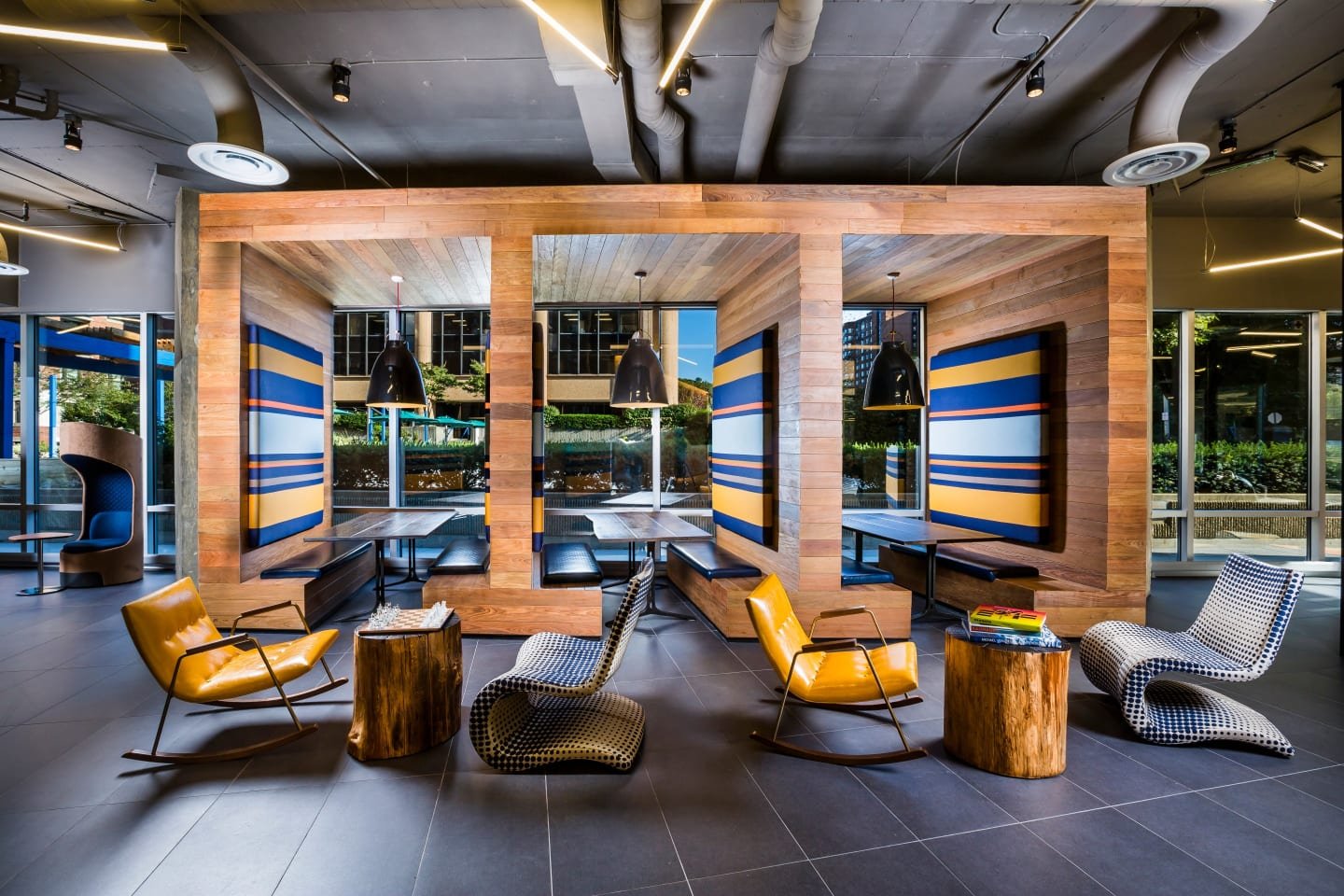 e-lofts_int_amenity_boothseating_2016.jpeg