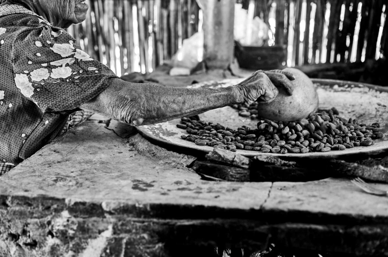 Dona luz hand bw lr.jpg