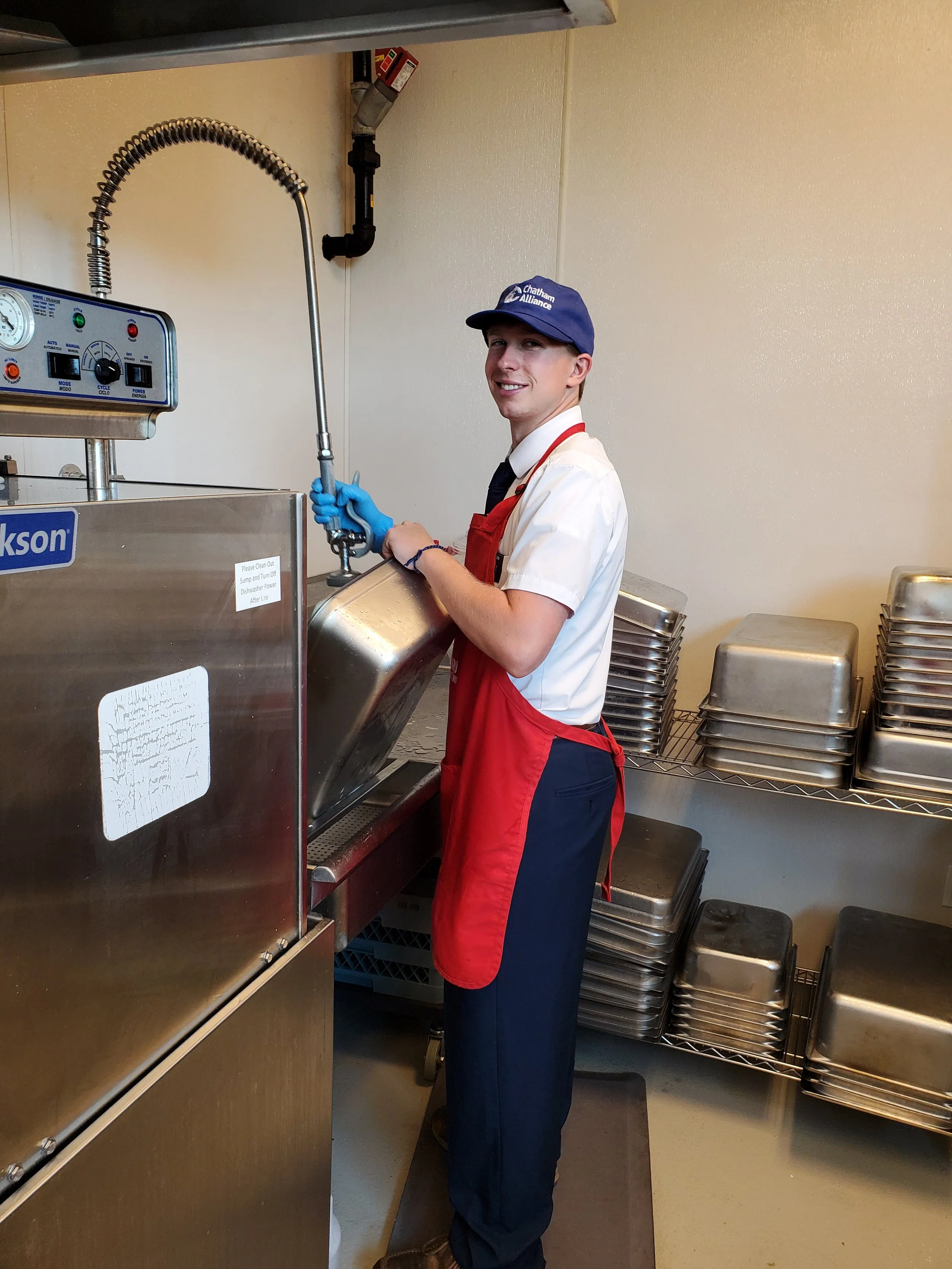 Elder Shelton Nielsen dishwashing.jpg