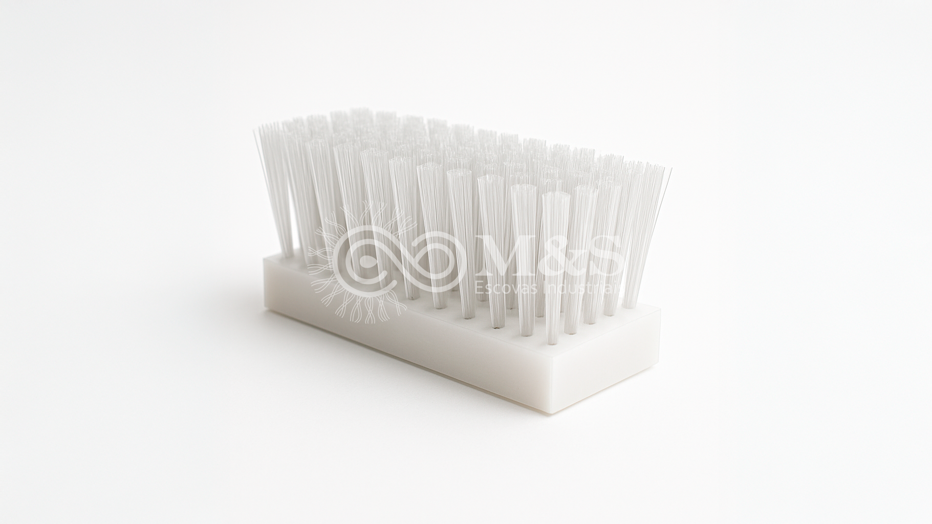 Escova base plastica tufada, para limpeza e vedação de poeiras e residuos