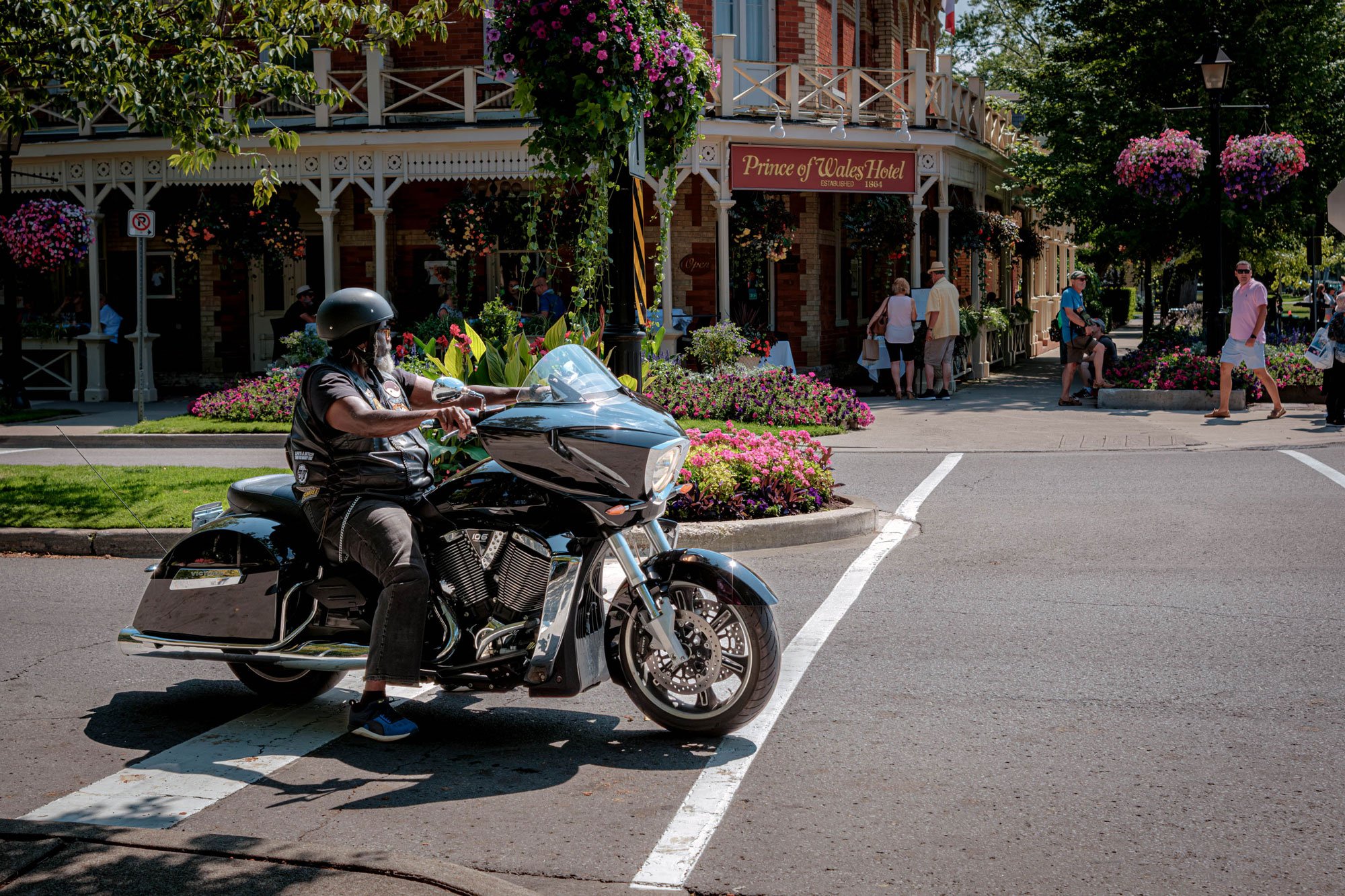 009_street_photo_niagara_falls_motorbike.jpg