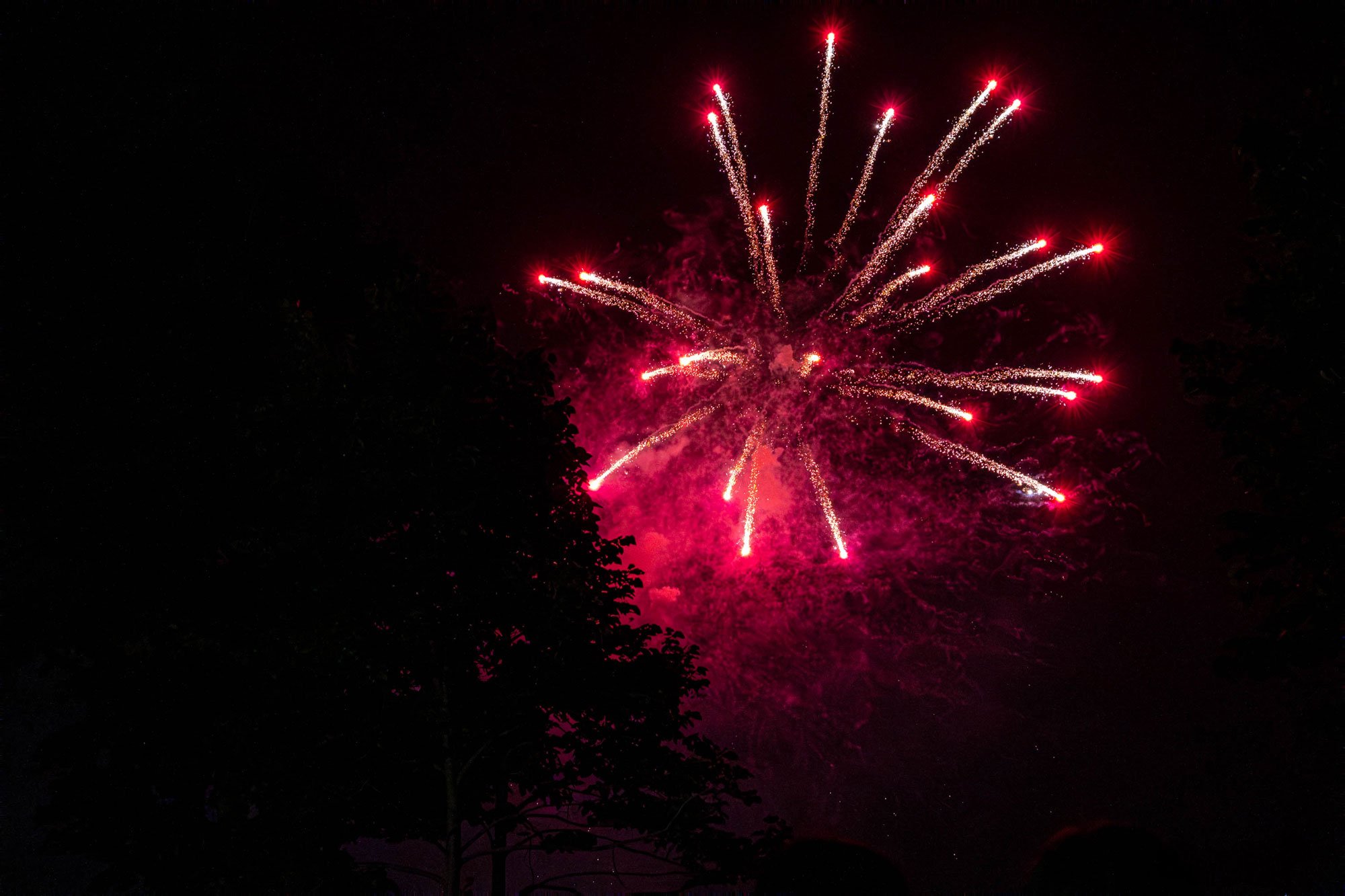 022_street_photo_niagara_falls_red_fireworks.jpg