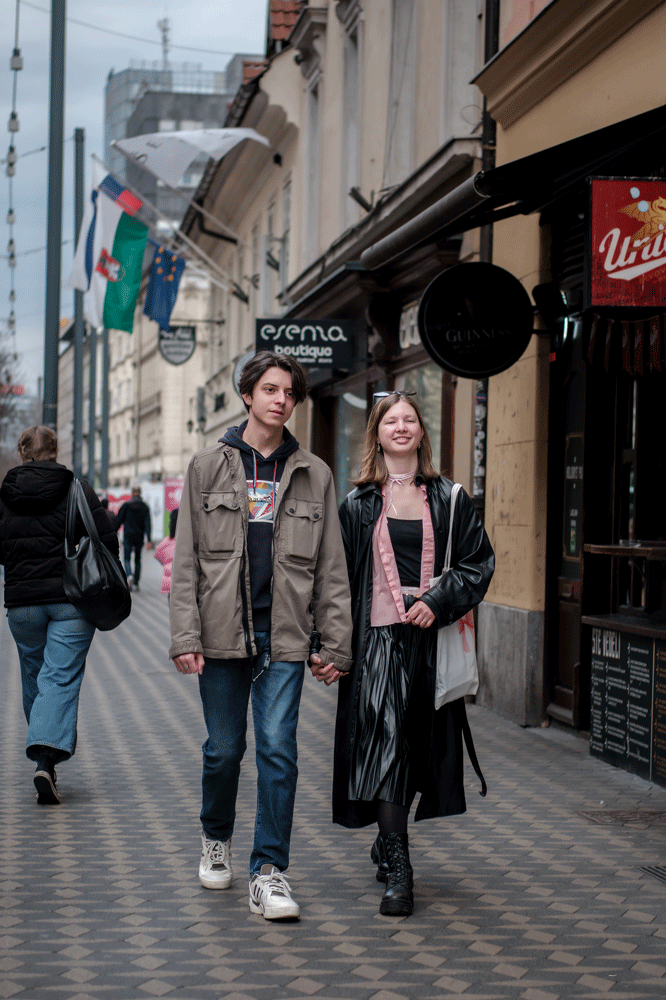 Ljubljana_couple_street.gif