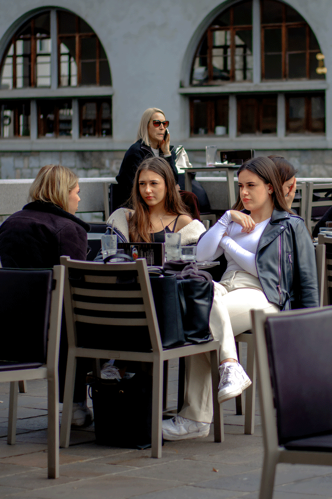 Ljubljana_people_at_lunch.gif