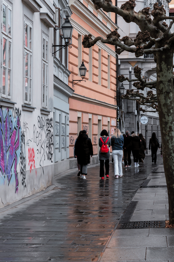 Ljubljana_walking_in_rain.gif