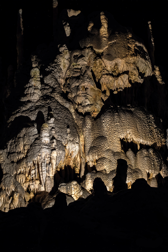 Ljubljana_postojna_cave02.gif