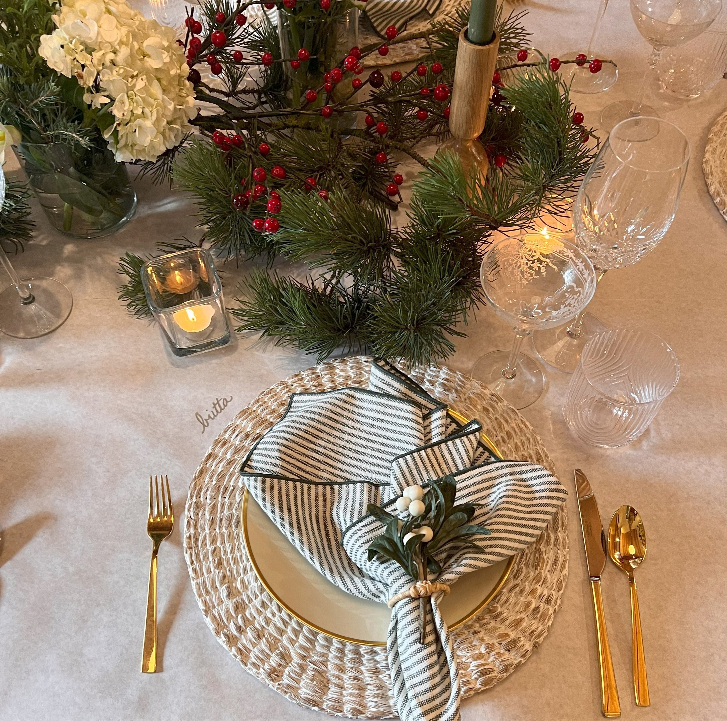 How to Transition Your Thanksgiving Table to Christmas