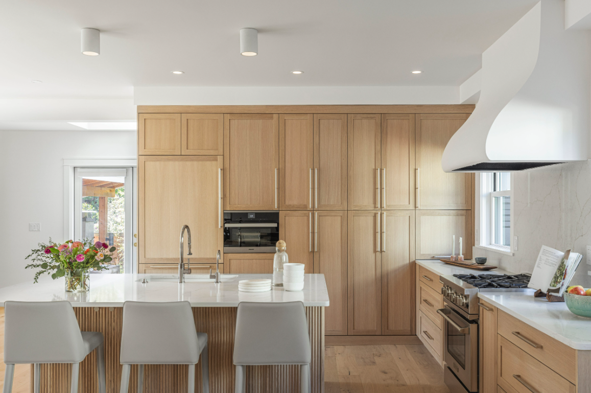 How to Master the Wood-on-Wood Kitchen (Without It Feeling Heavy or Dated)