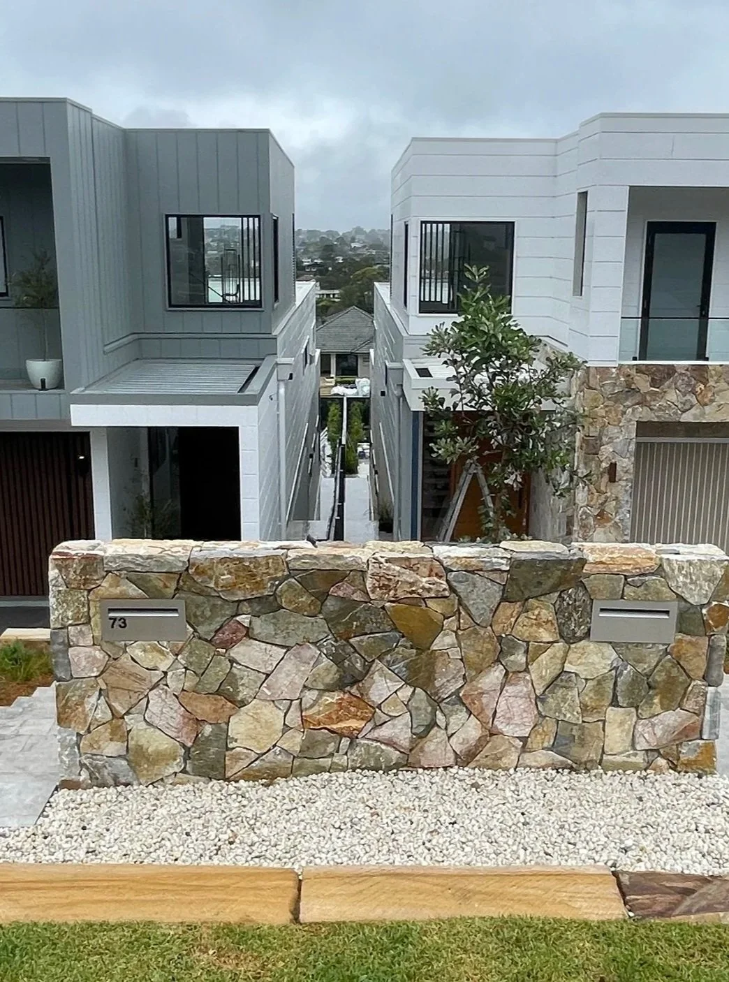 Natural stone cladding, concrete block walls in Northern Beaches, NSW