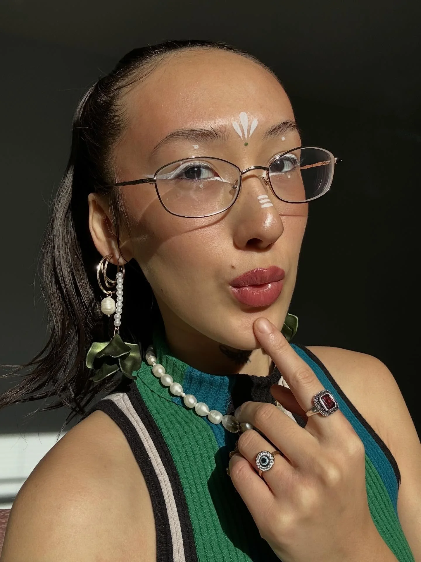 Eye am resilient 👐🏼🕯️