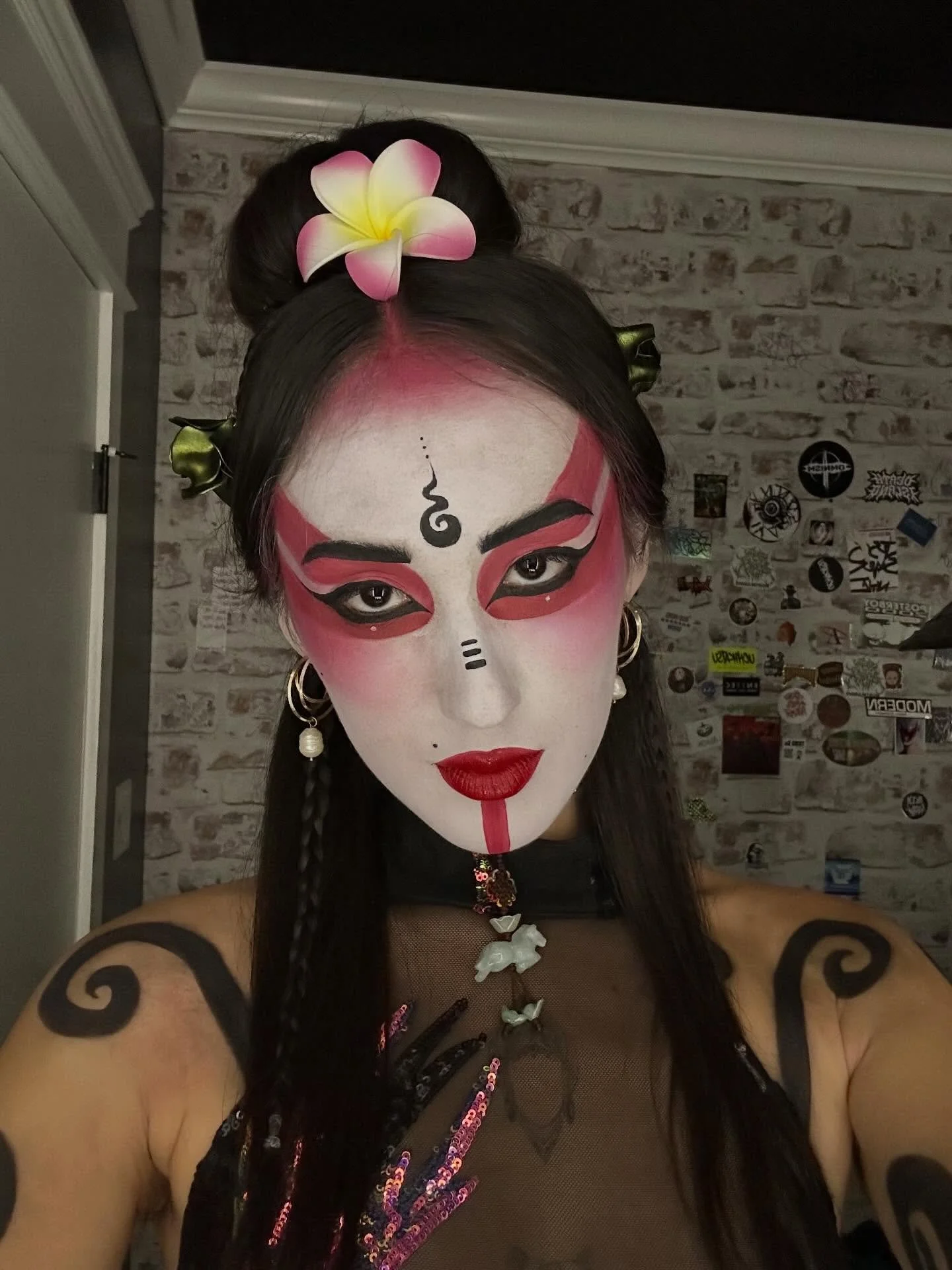 Makeup and hair bts pics because we&rsquo;re hawwttt! 🎨
Our looks in total took abt 4 hours to do and I loved every moment of it, such a beautiful and meditative process as I let myself surrender to the creator

Thank you all for the love and suppor