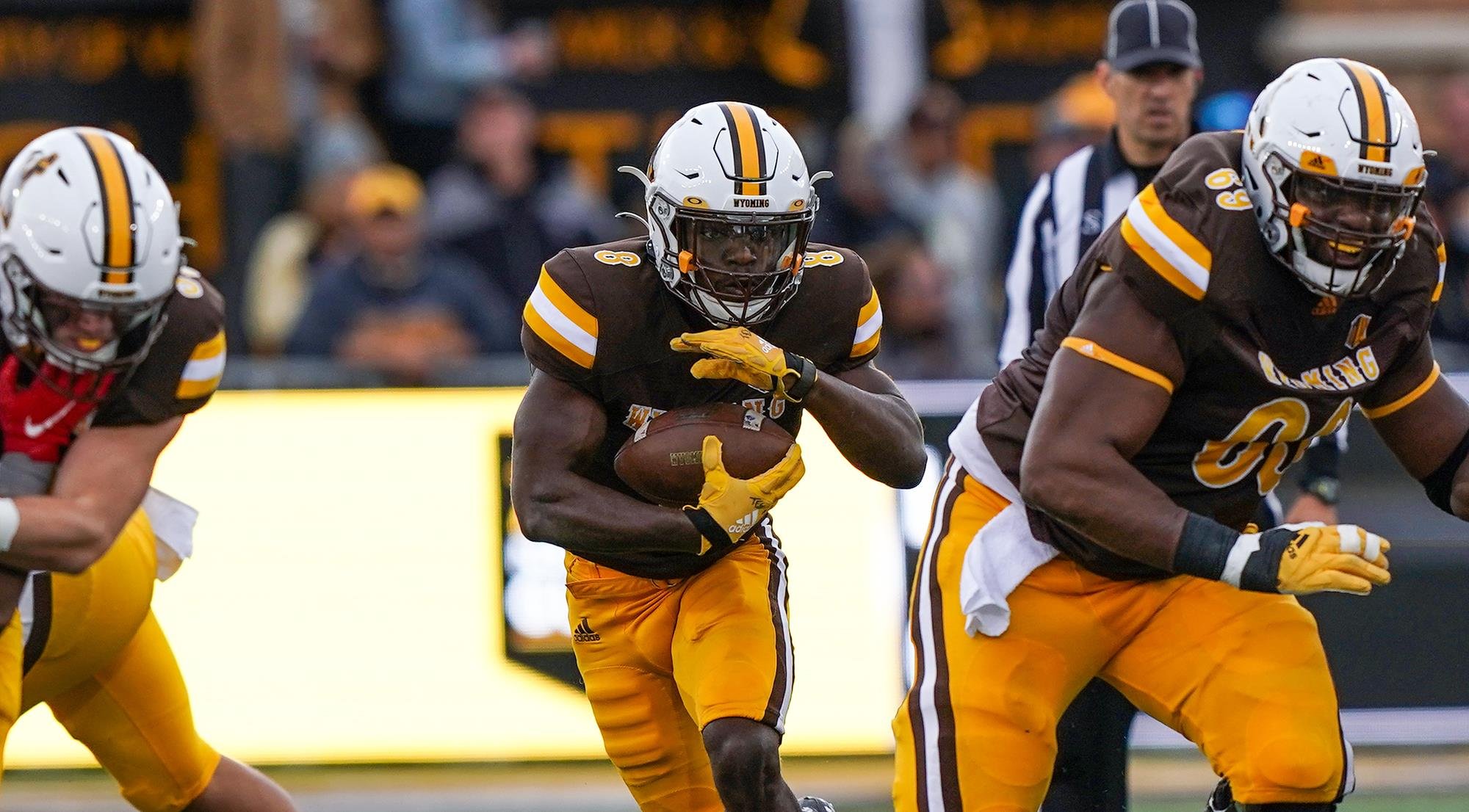 Titus Swen signs with NFL’s Colts (Copy)