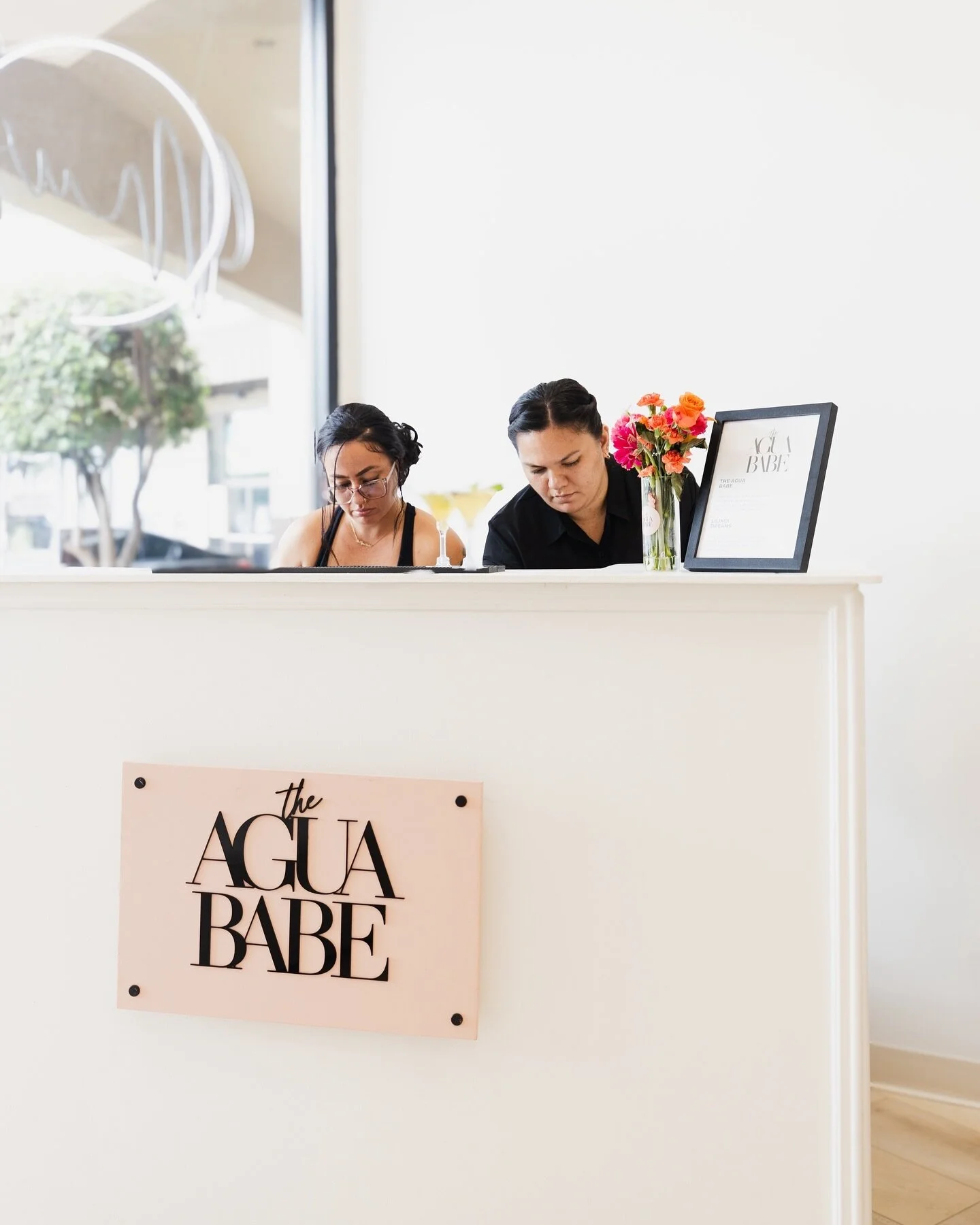 Your bar POV at your next event 💐

Reserve #theaguababe with our link in bio!