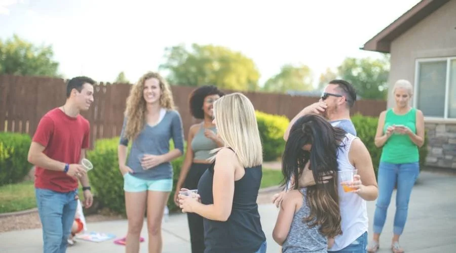 'Meet Your Neighbours': Fostering Friendships Among International Residents