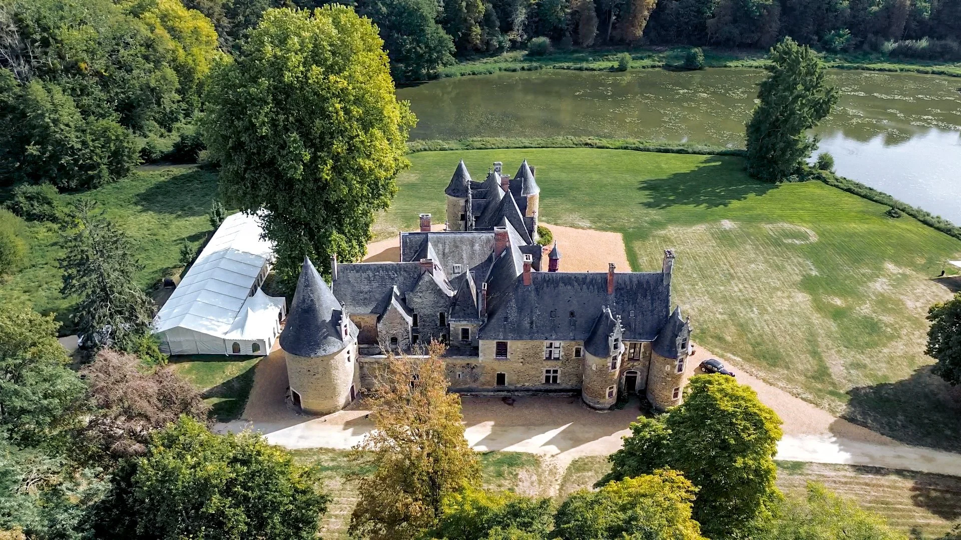 Château de Chéronne drone