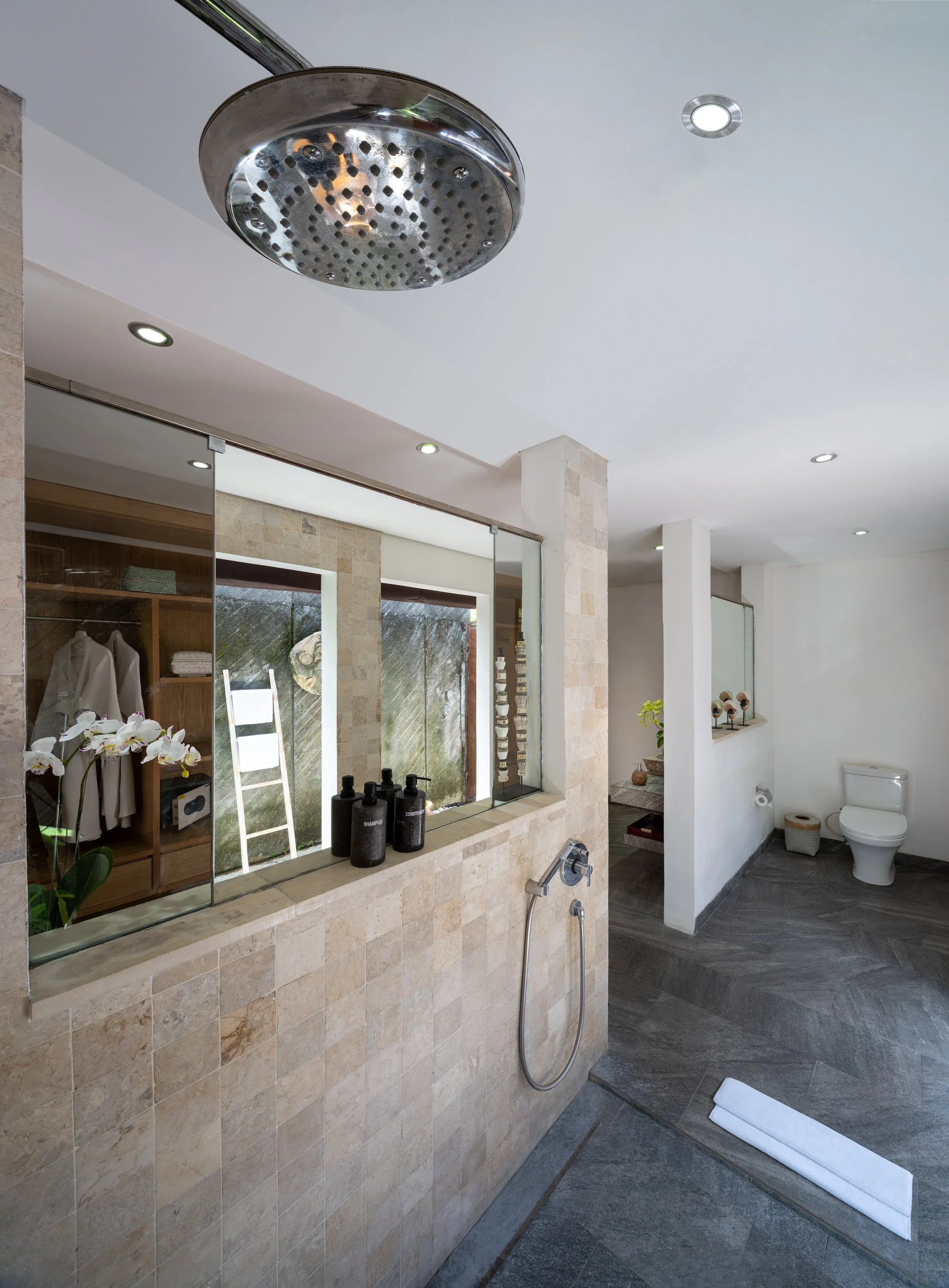 Bathroom Kadek 2.jpg