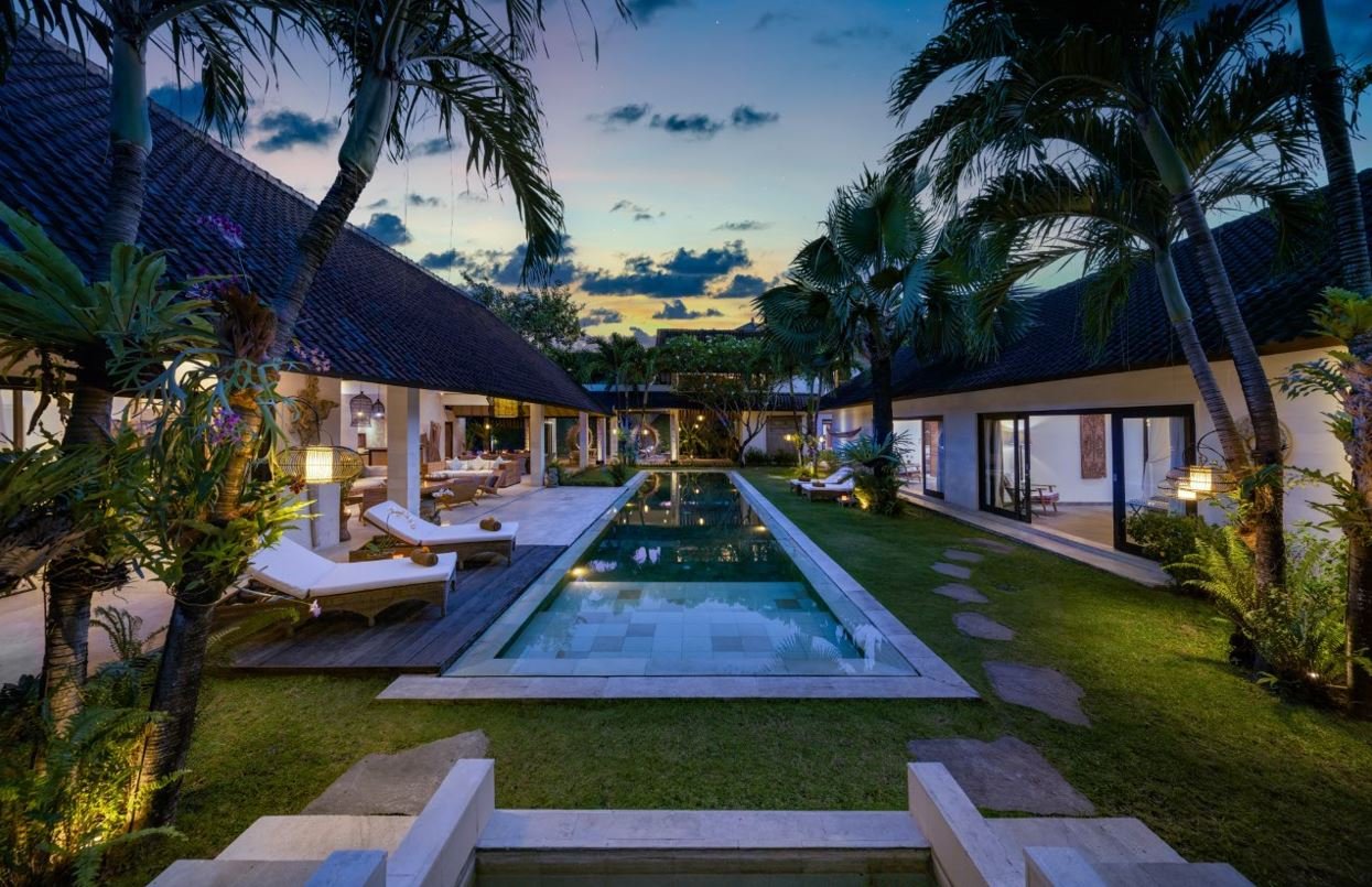 Building, pool, sun lounger, garden - Nyoman