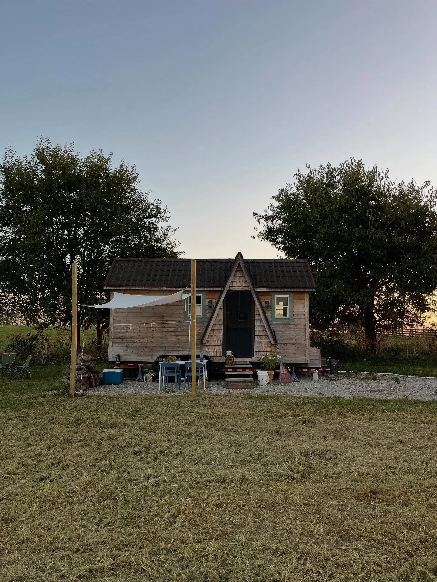 Enjoying my tiny home in this season of cooling weather and darker evenings. Entering a time of rest, of shadow work, of medicine making. #tinyhome #rewilding #herbalmedicine #autumn #magic #potions #conservation #nativeplants #habitat