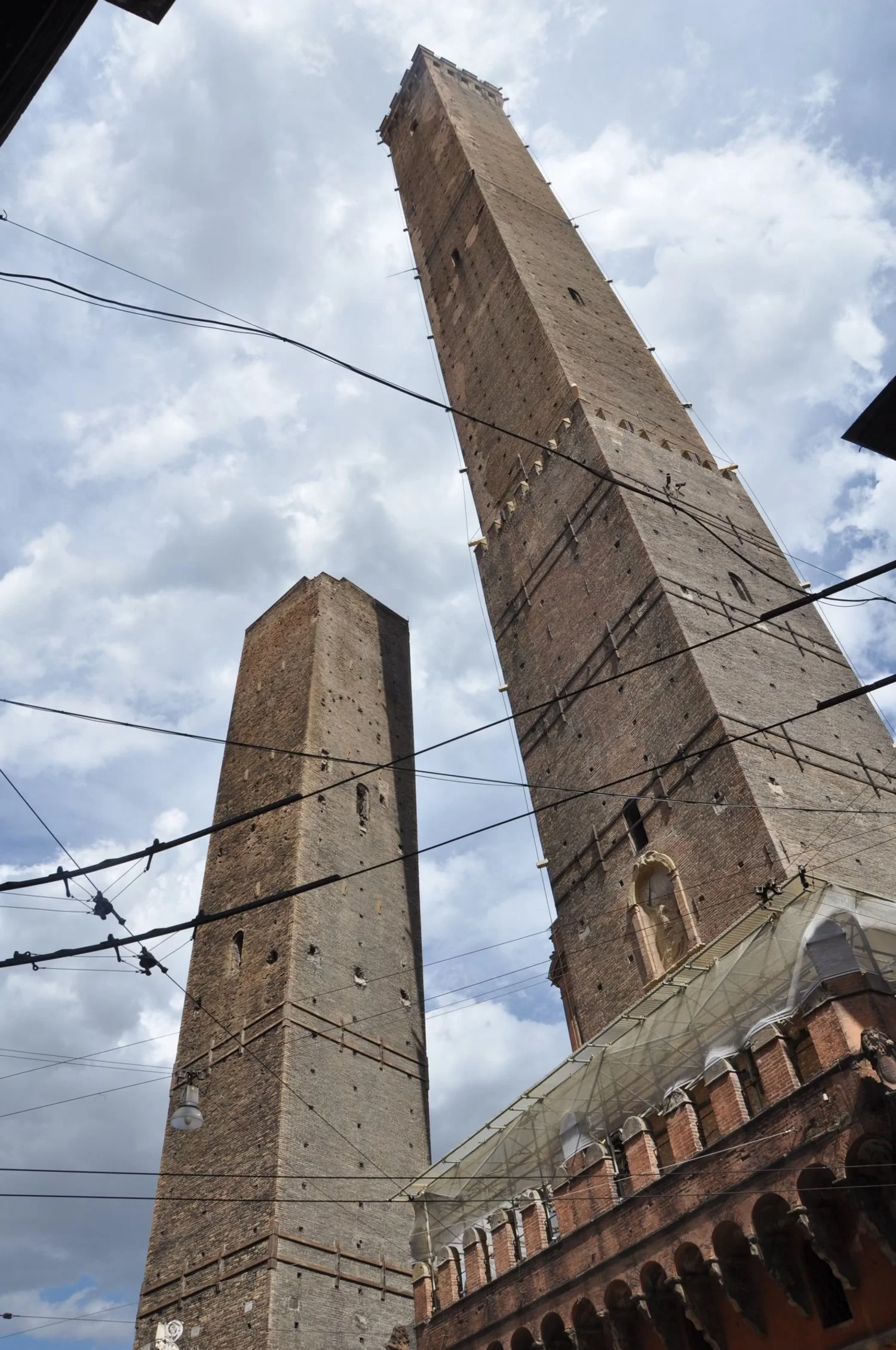 2towersinCentralBologna.jpeg