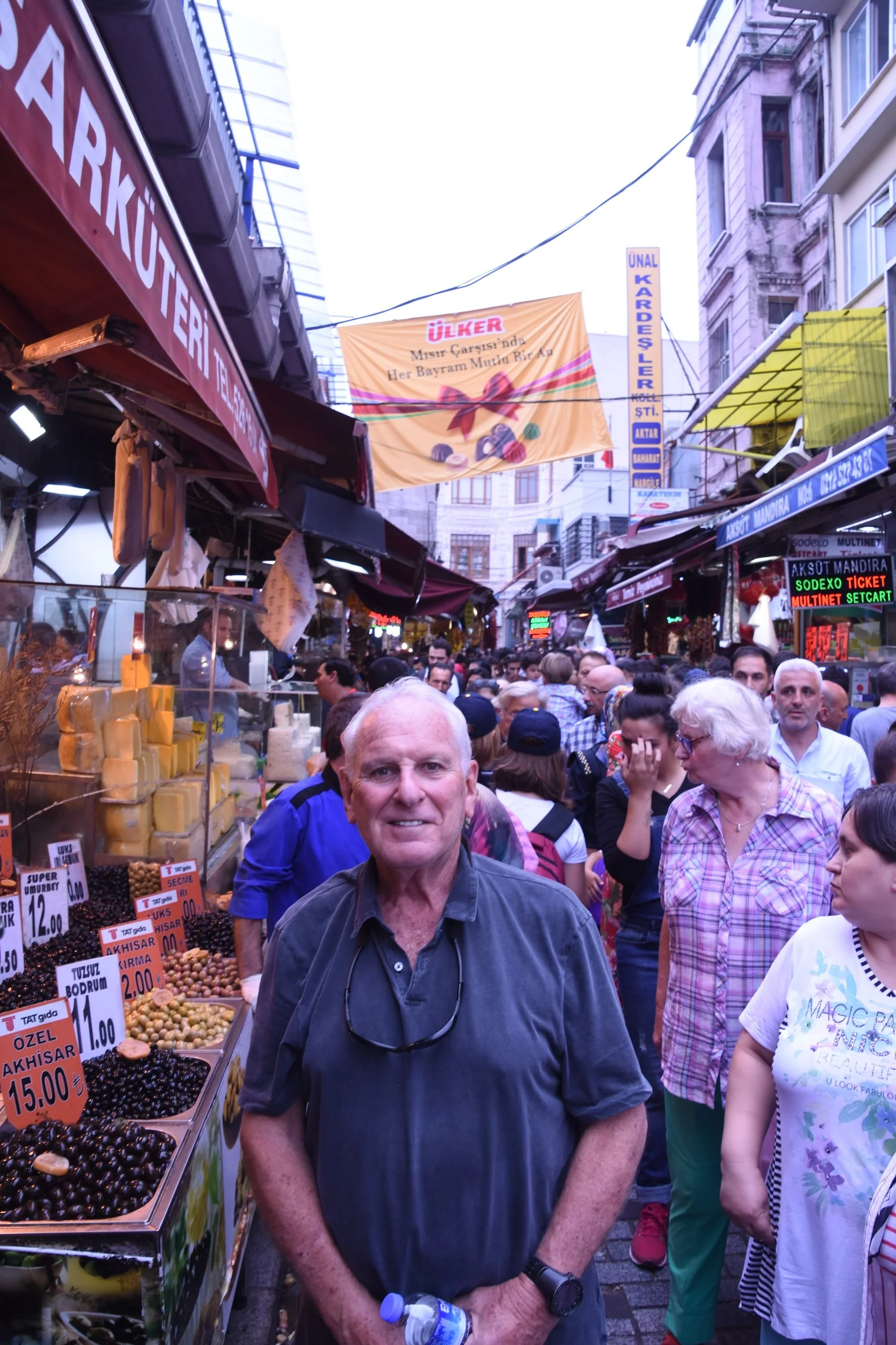 IstanbulMarketplace2015.jpg