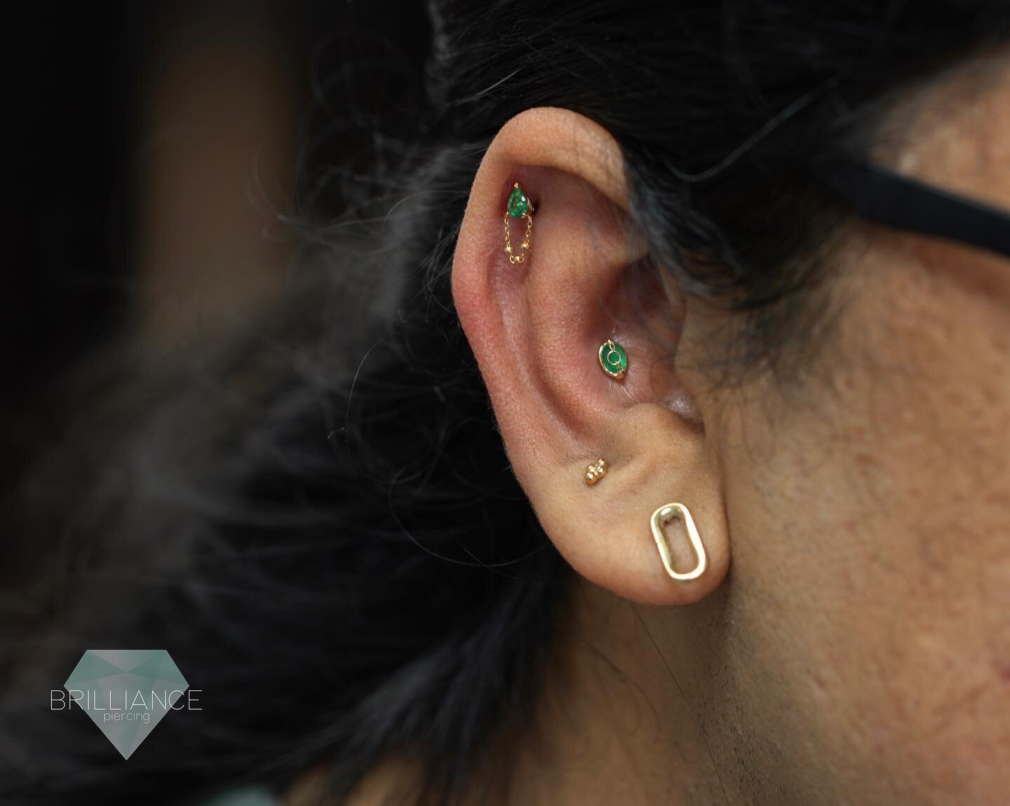 @tobiasxva added this stunning conch piercing to an ear we&rsquo;ve adorned with emeralds! 💚