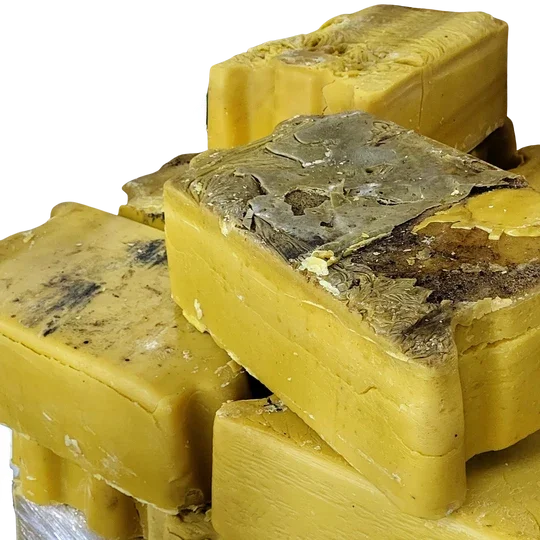 Interesting article about cleaning beeswax. Great information as to why Grumpy’s uses filtered beeswax.