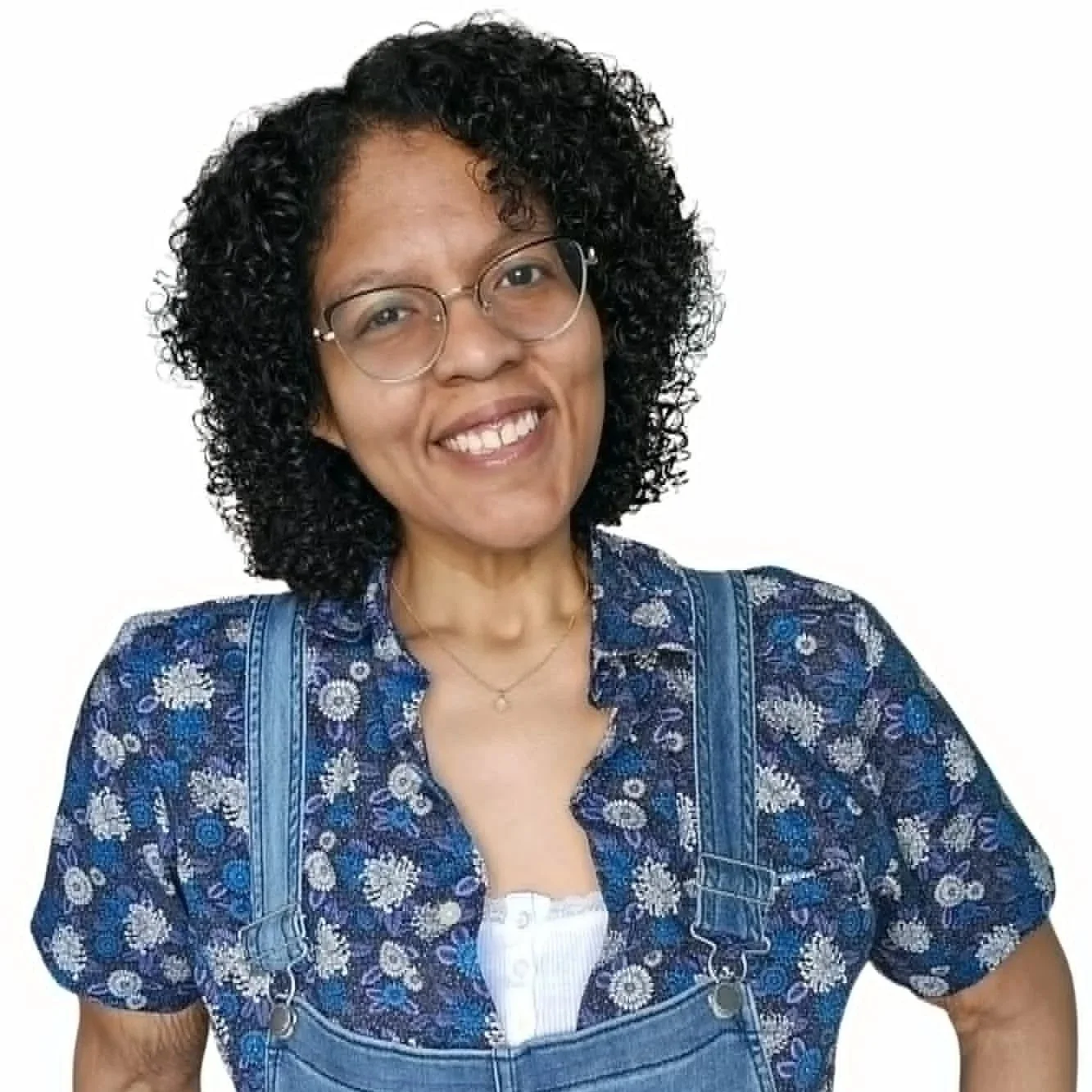 Headshot of Selicia Applegate the creator of Simply Multifarious workshops, makerspace programs, community art, and digital storytelling