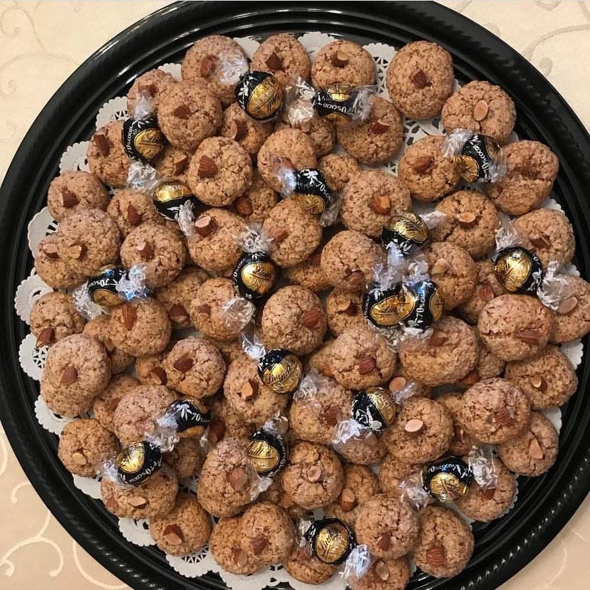 Amaretti with Lindt Chocolate.jpg