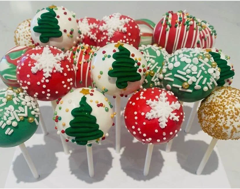 Christmas Cake Pops.jpg