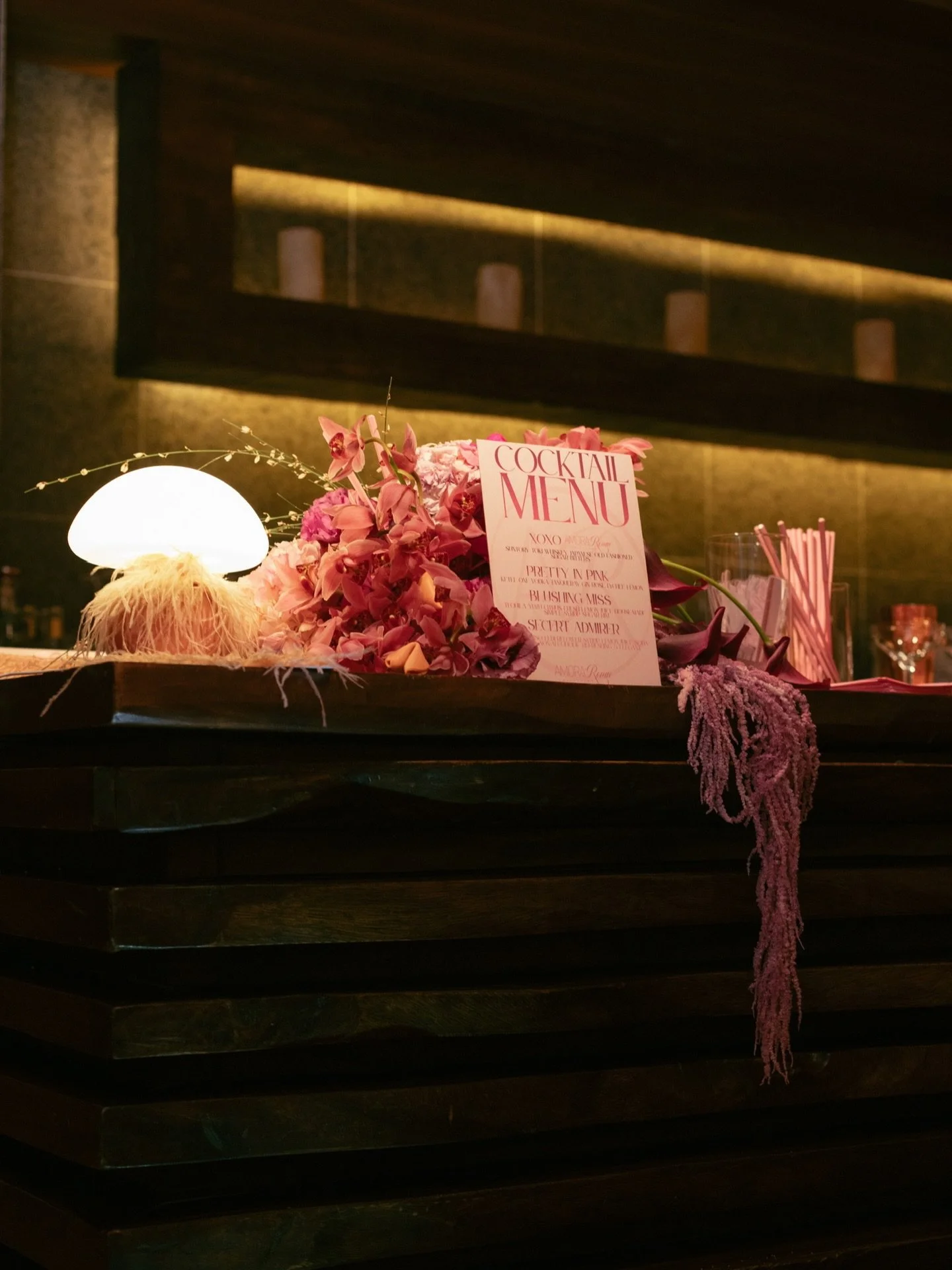 Let&rsquo;s talk statement pieces ✨🌸

High Traffic Areas = High Impact Moments

Your bar, entryway, cocktail tables &mdash; these are the spots your guests naturally gather, linger, and take photos. So why not give them something beautiful to look a