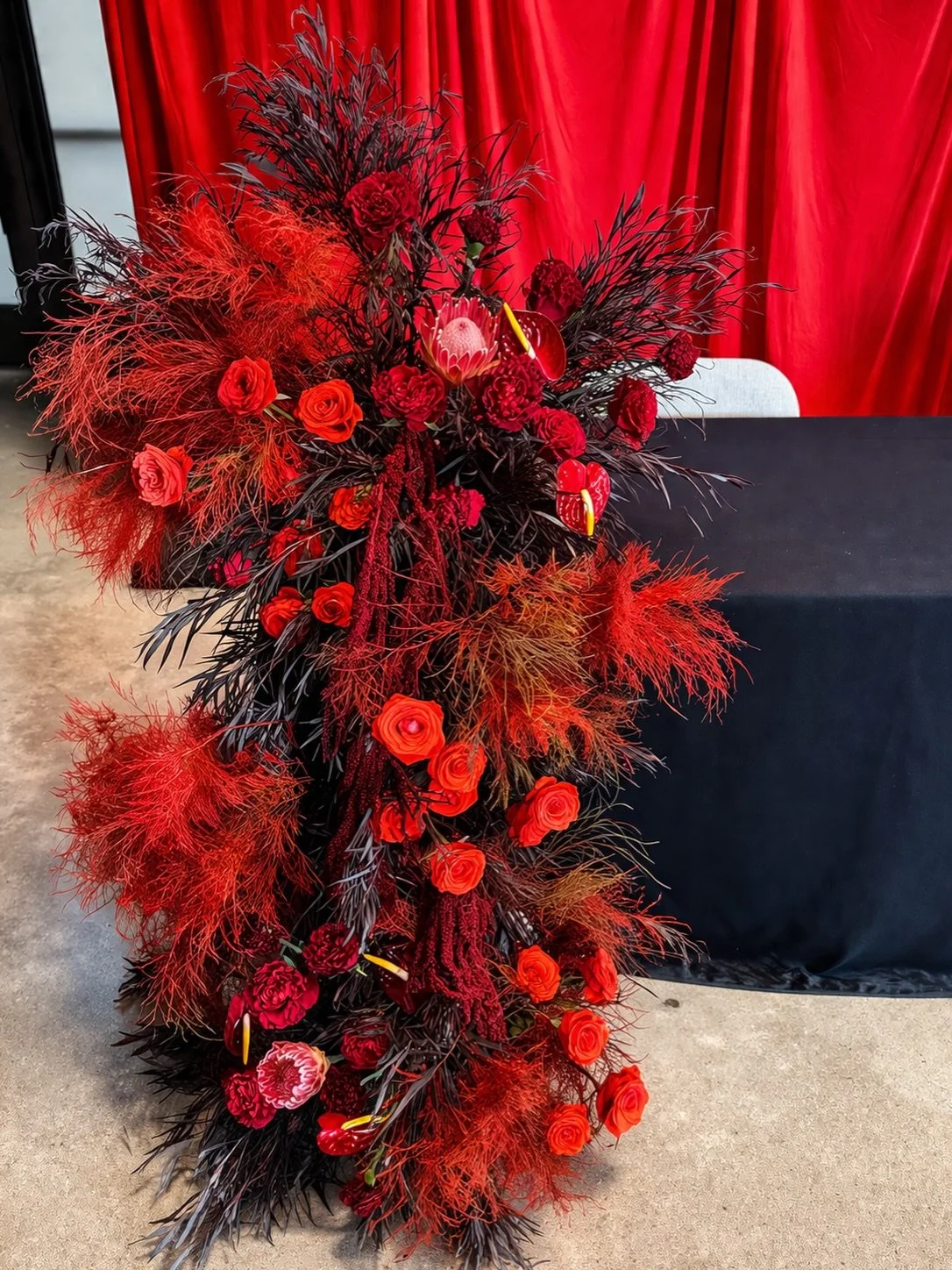 This is NOT your average arrangement. This is what happens when florals become the focal point, not the afterthought.

#HBCU #atlantaflorist #eventdesign #fundraiser #floraldesign