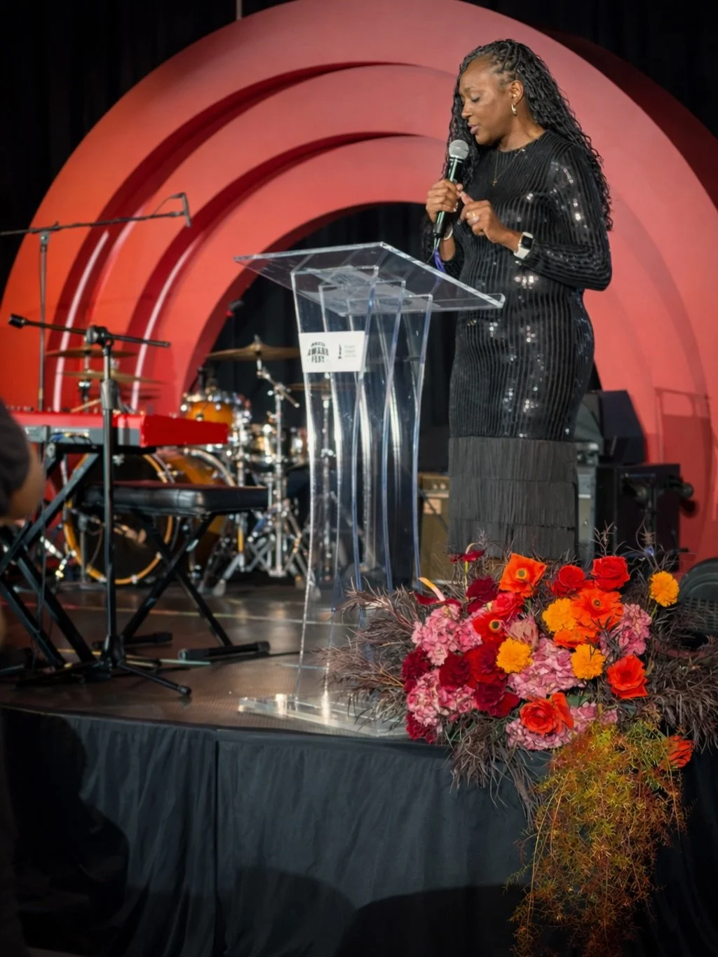 Because the stage deserves presence before a single word is spoken. ✨

#hbcu #awarefest #fundraiser #floraldesign #atlantaflorist