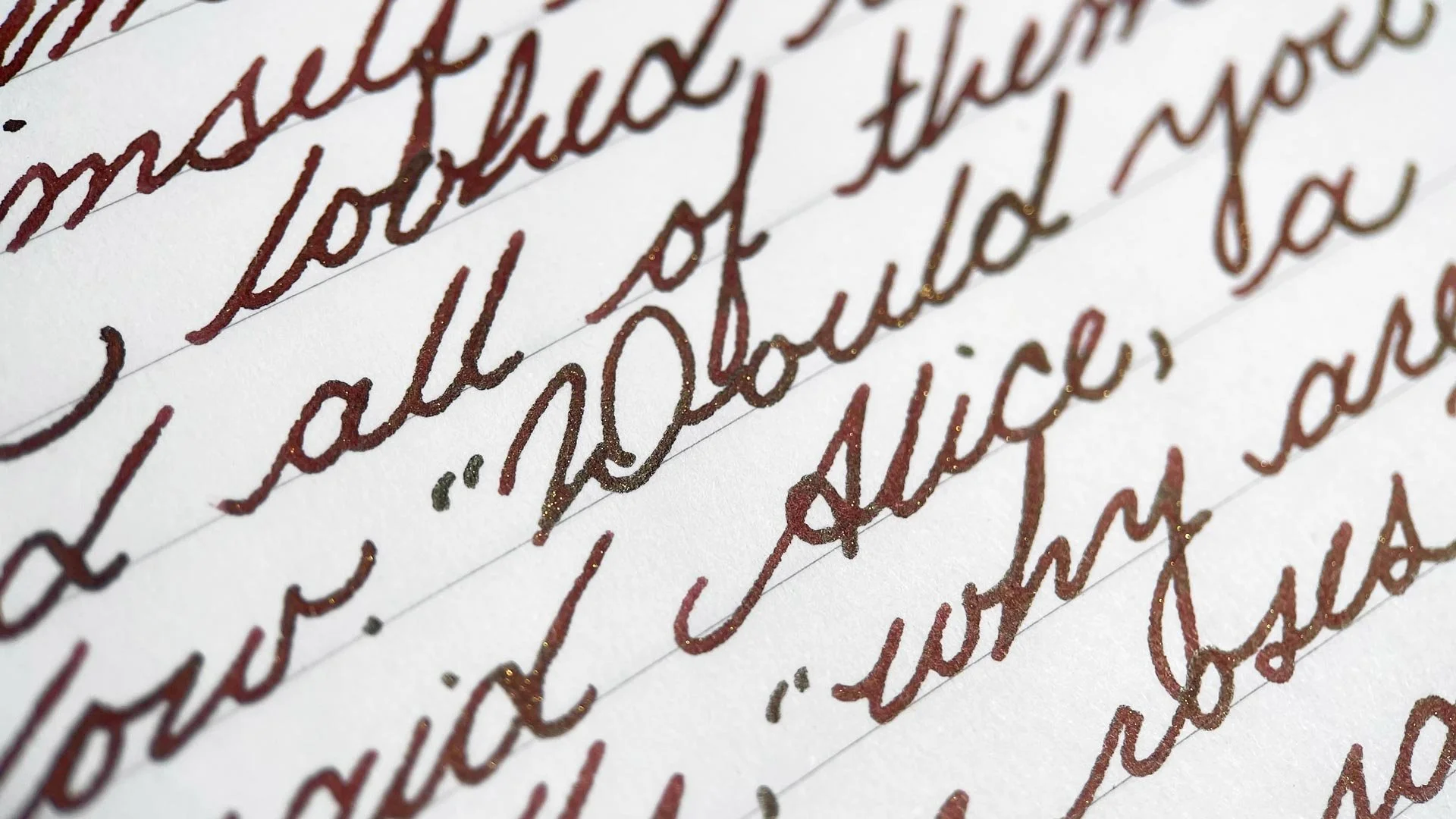 Wearingeul Queen of Hearts cursive macro 2