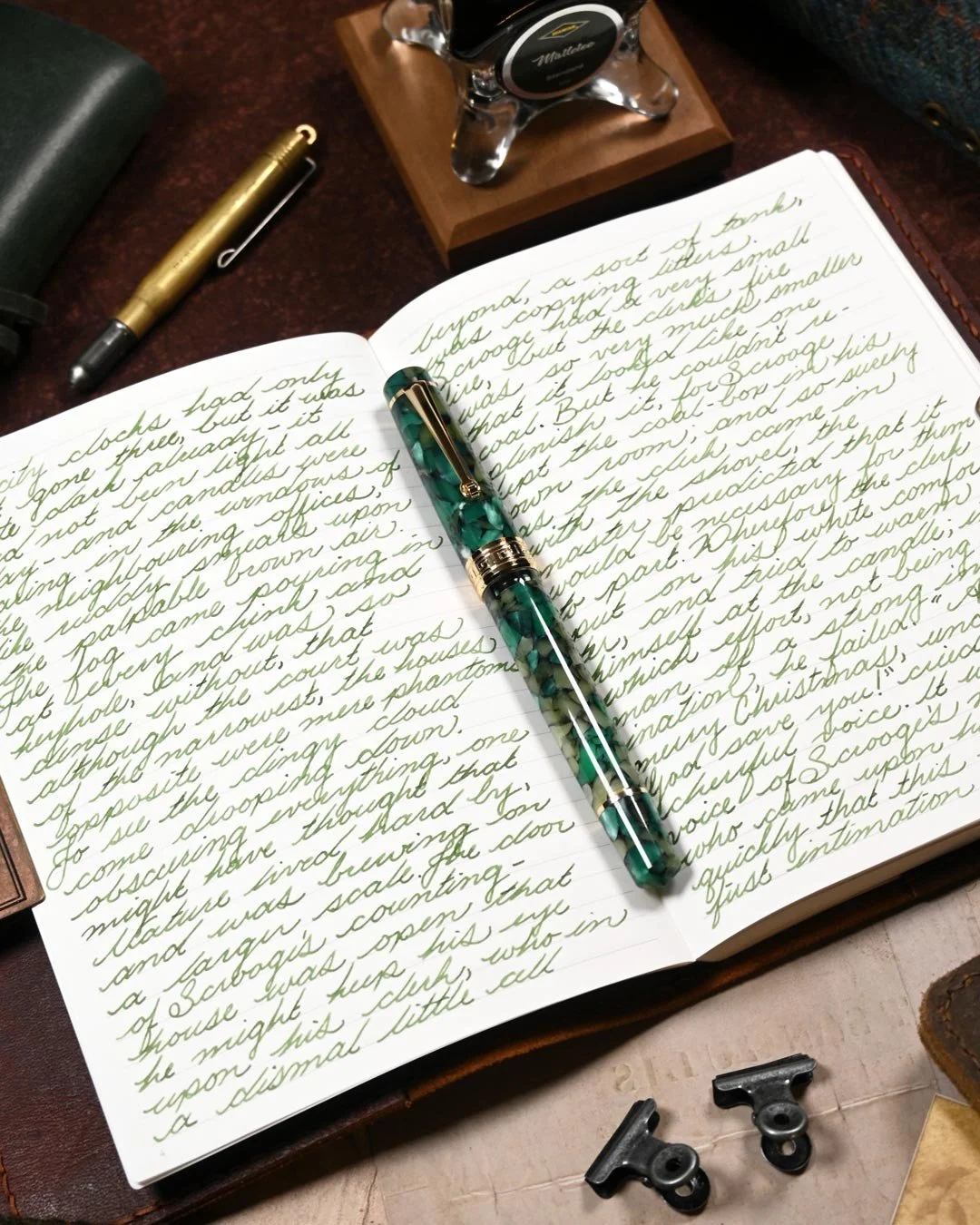 Diamine Mistletoe writing sample with Asvine P20 Green Marble 1