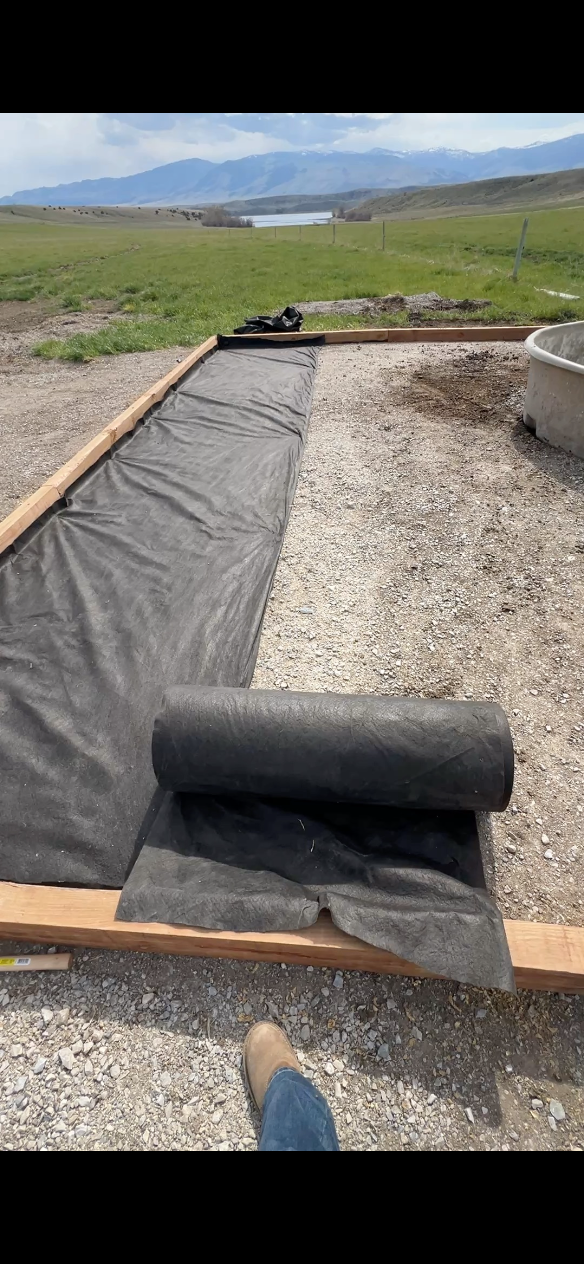 Non-woven fabric is laid and stapled