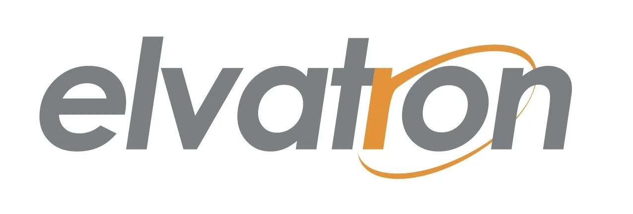 Logo de la palabra 'elevation' en colores gris y naranja con diseño moderno