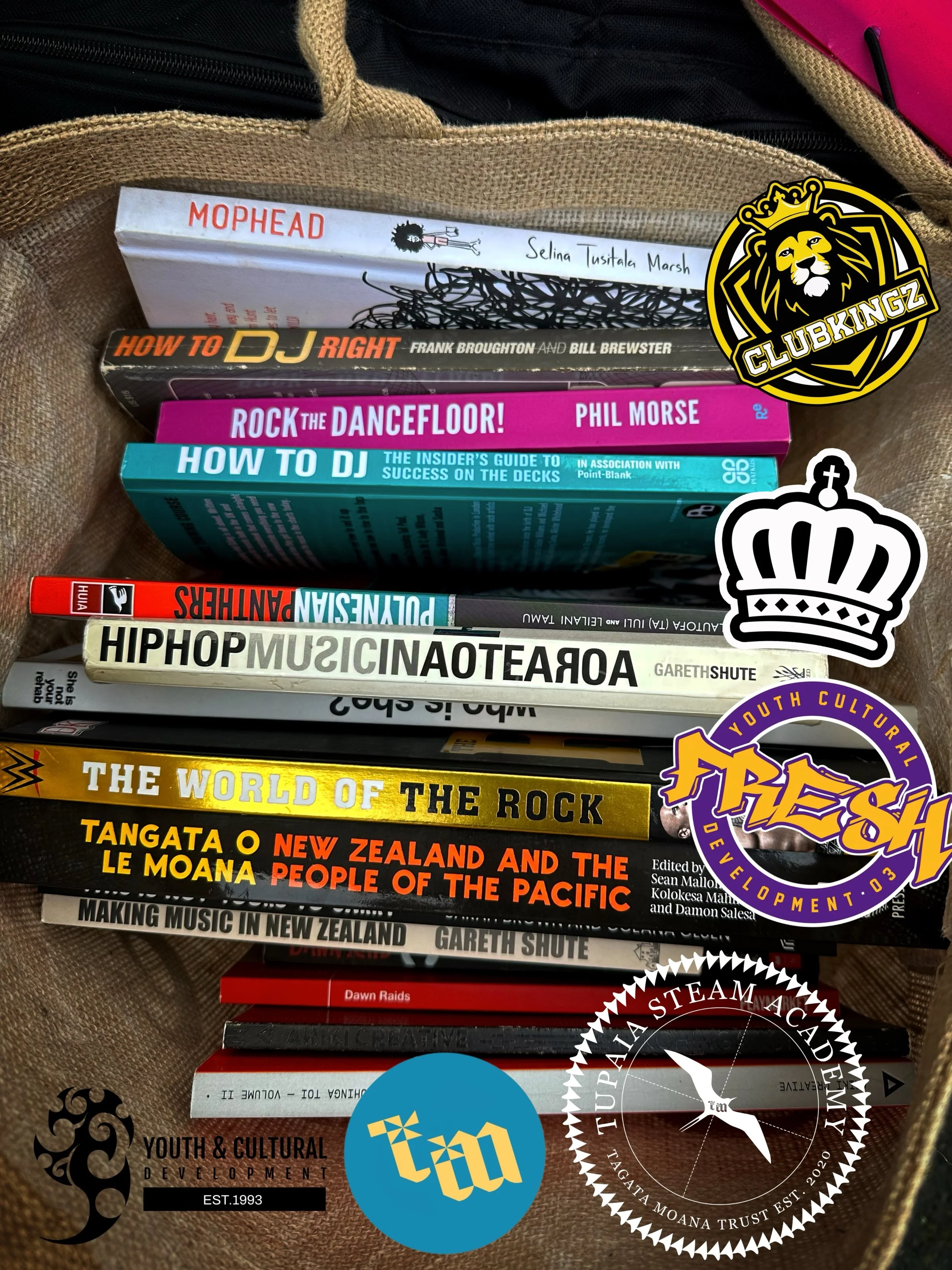 Pulled up with a big bag of books and a different way to approach STEM.

We talked about how what we do through DJing, Hip-Hop, music and creativity  connects to STEM.

SCIENCE &mdash; Sound waves, frequencies, bass, acoustics &amp; how speakers move