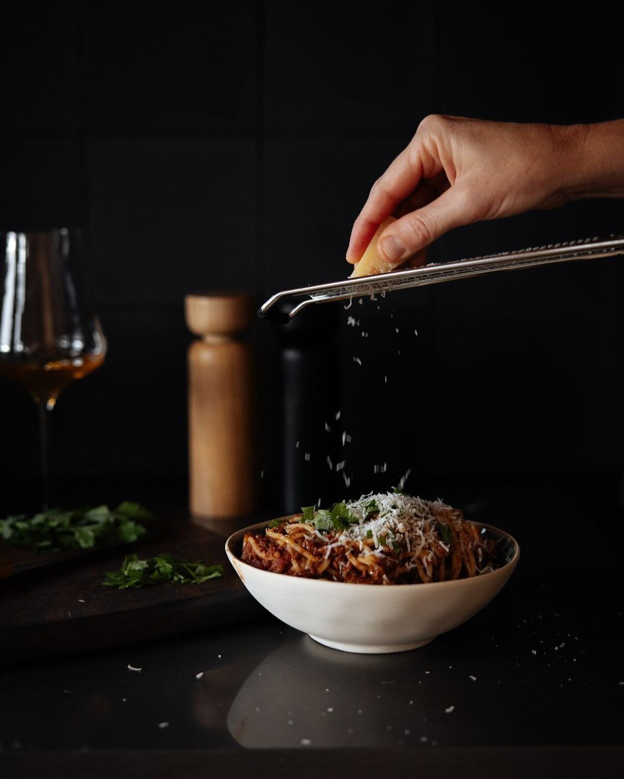 Comforting bowl of pasta + glass of vino makes for a perfect night in. 

What are your plans this evening? 

Image @leantimms 
Styling @lynda.gardener 

#hunterhuonvalley #accomodation #glenhuon #sustainable #foodstyling #comfortfood #pastaandwine #t