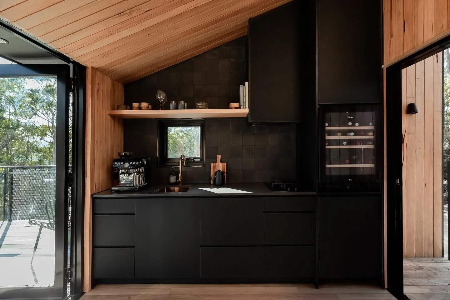 Your home away from home, for just a little while..

photography @natashamulhallphotography 
design @maguiredevine 
build @hobartconstructionco 
joinery @i.djoinery 

#hunterhuonvalley #huonvalley #tasmania #brandtasmania #travel #tasmanianphotograph