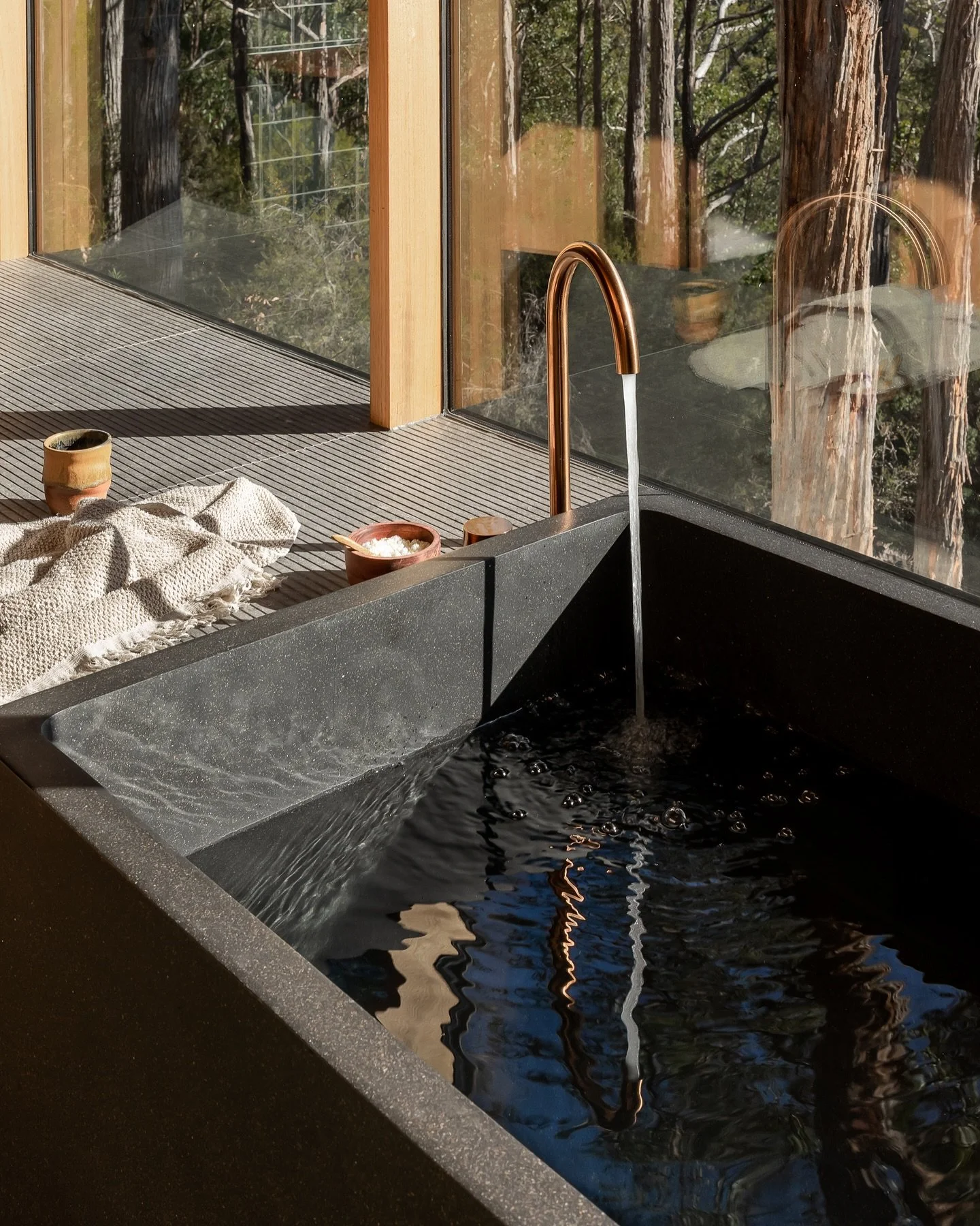 Treat yourself to some luxe, you deserve it 

photography @natashamulhallphotography 

#hunterhuonvalley #huonvalley #tasmania #brandtasmania #travel #tasmanianphotographer #glenhuon #mindfulness #luxelife #mindfultravel #travelphotography #naturelov