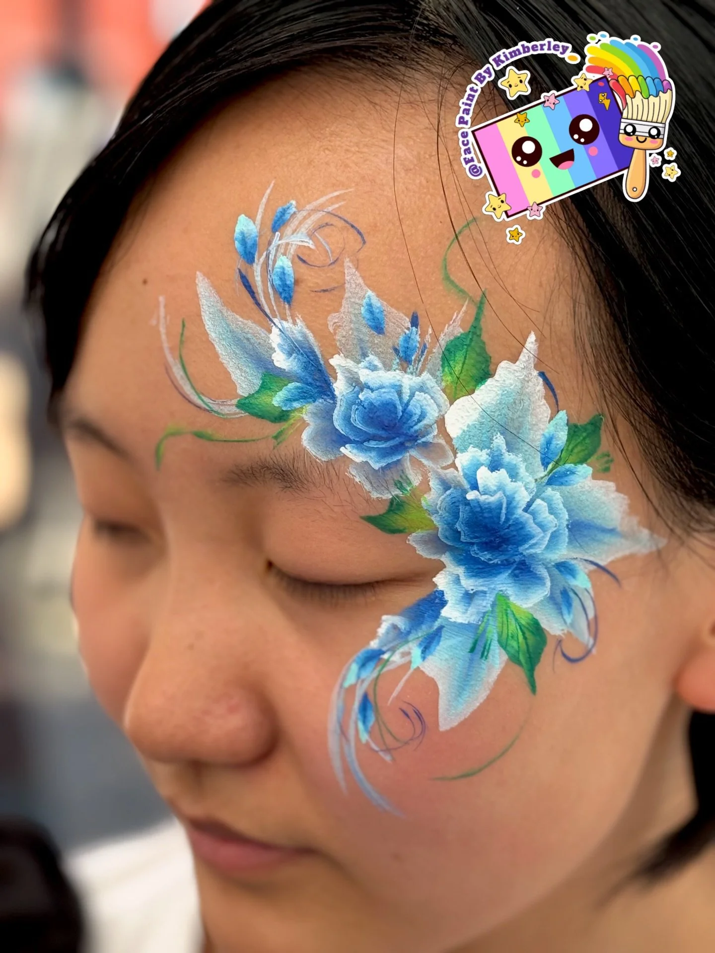 I&rsquo;m obsessed with this flower design I created yesterday. Blue on blue on blue. It&rsquo;s always nice getting to paint adult faces as it&rsquo;s about 2x the canvas size 😆 

#facepainting #facepainter #floralfacepaint #melbournefacepainter #b