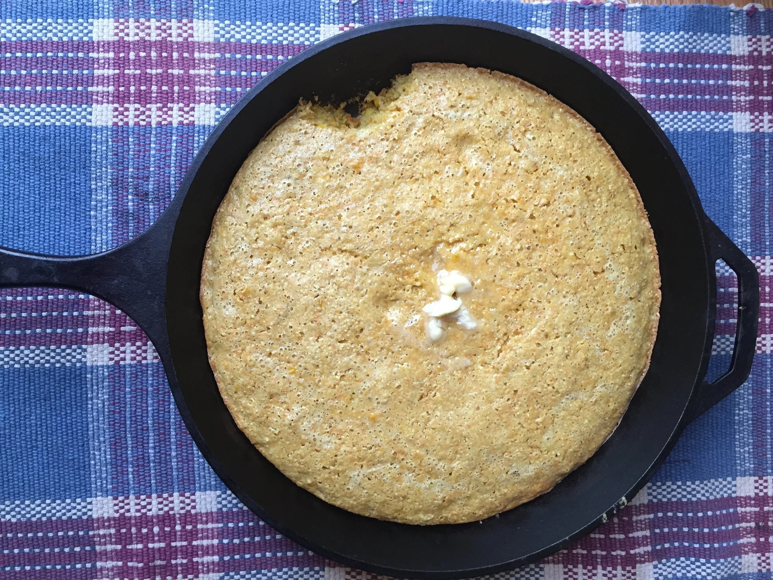 MOM'S SKILLET CORNBREAD