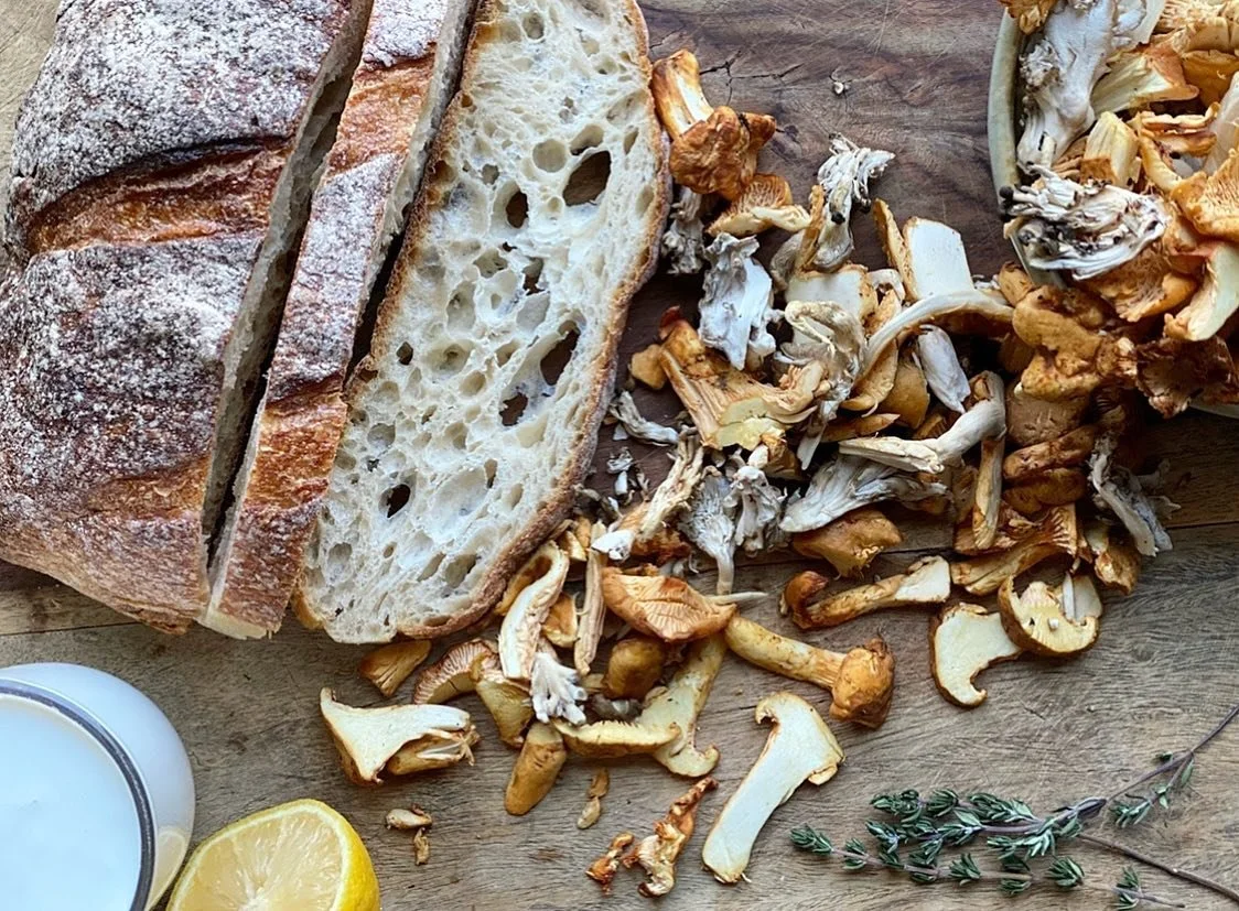 The makings of a hearty morning mushroom toast with leftover crusty bread, maitake and chanterelles from the farmers&rsquo; market. Not pictured, a jammy runny egg on top 🤗
