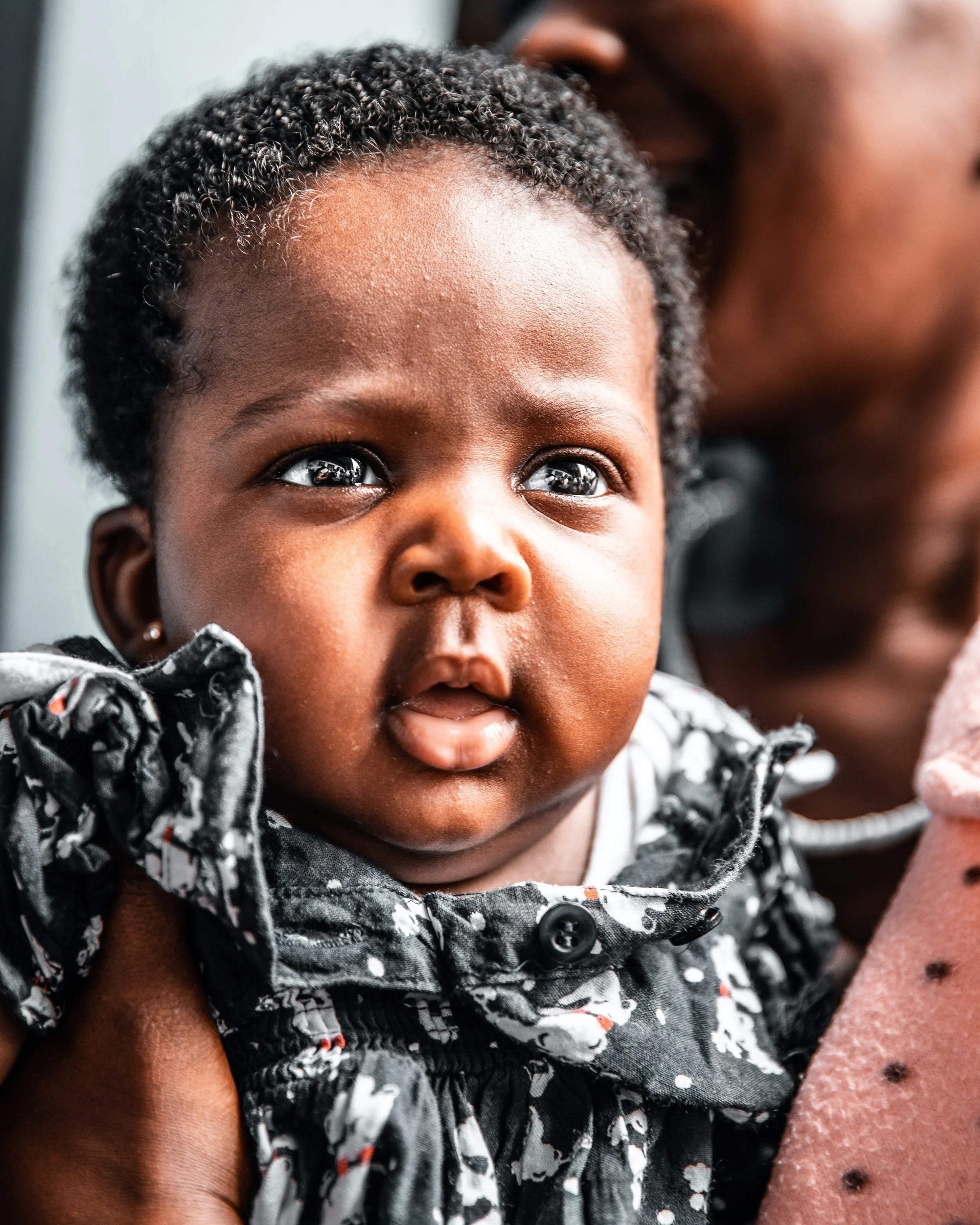 Solidarité Infini - Nos activités - fournitures scolaires - livres - vêtements et chaussures - kits d'hygiène - kits de premiers secours - semences et outils de jardinage - formation et ateliers - accès à l'eau potable.