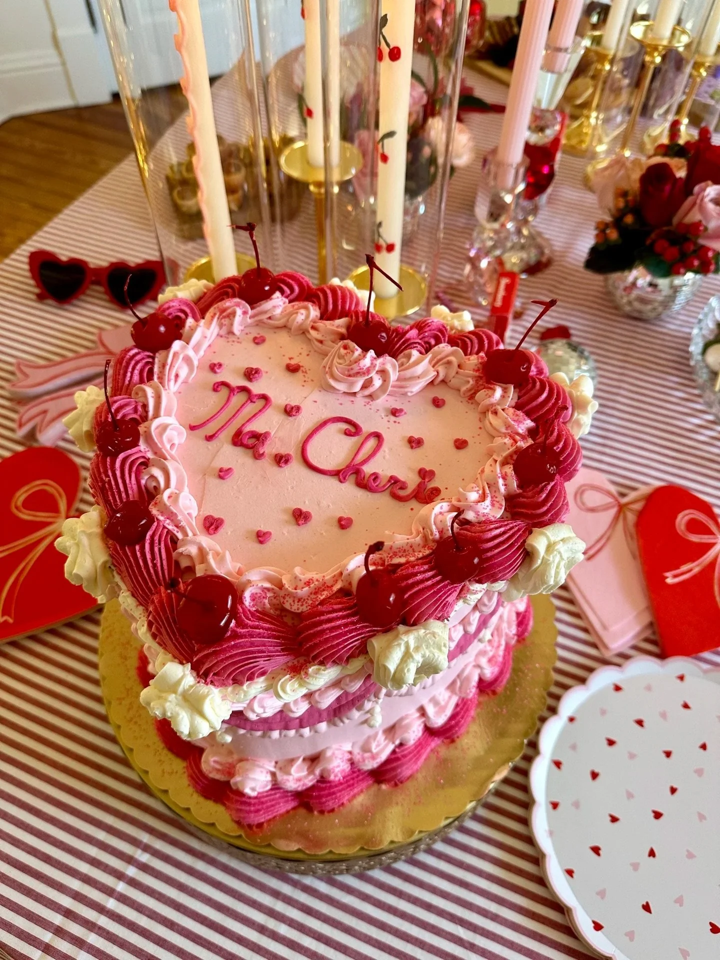 I&rsquo;m still dreaming of this gorgeous and decadent heart-shaped chocolate cake by @_kristenskreations❣️With Valentine&rsquo;s Day right around the corner, there&rsquo;s still time to treat yourself and the loved ones in your life to a very sweet 