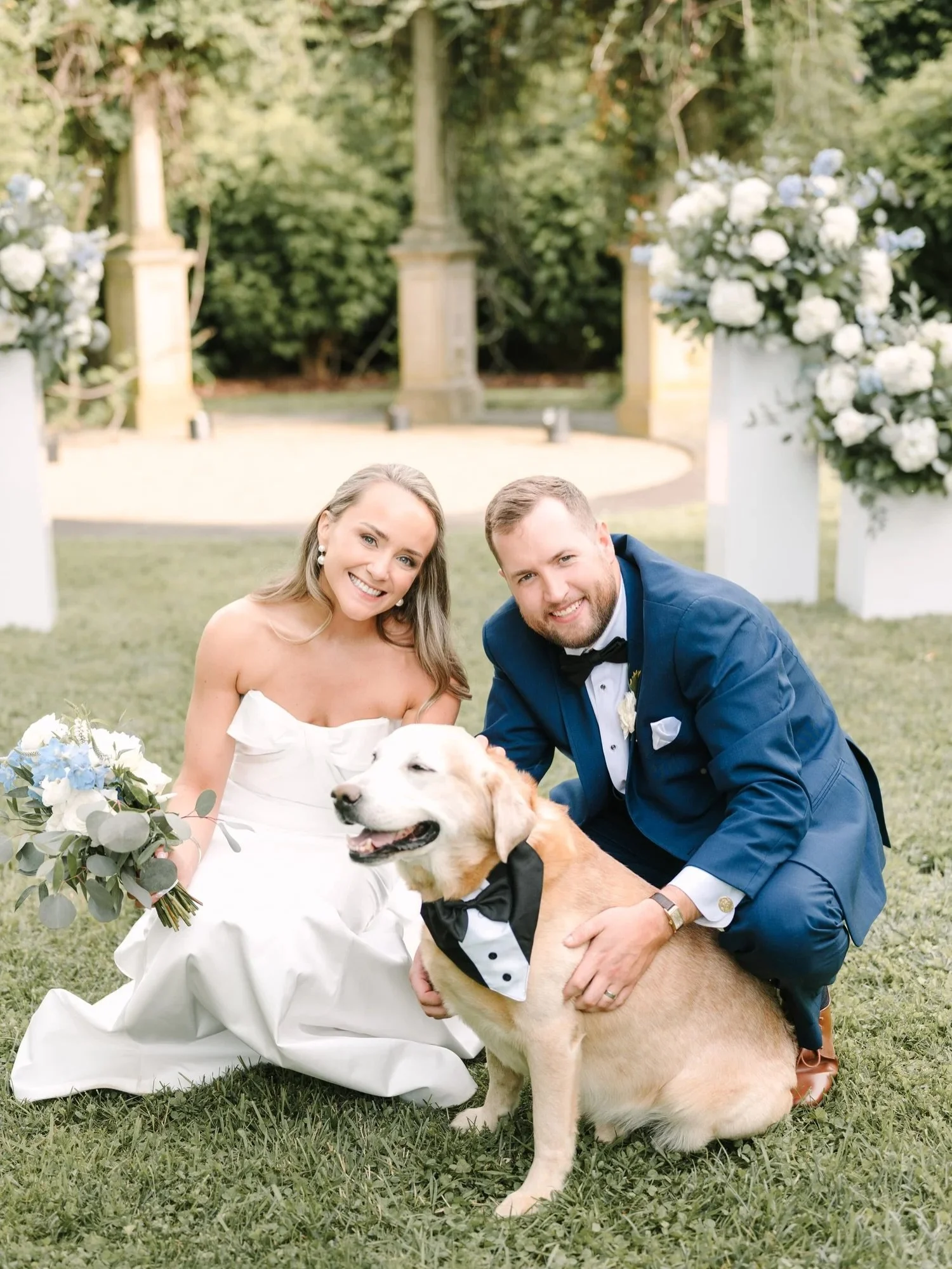 Another wedding takes me back to Village View Farm and I am remembering Jackie and Emerson&rsquo;s beautiful spring wedding! 

Against the backdrop of a Kentucky horse farm with accents of blue and white (even in the groom&rsquo;s UK themed cake), th