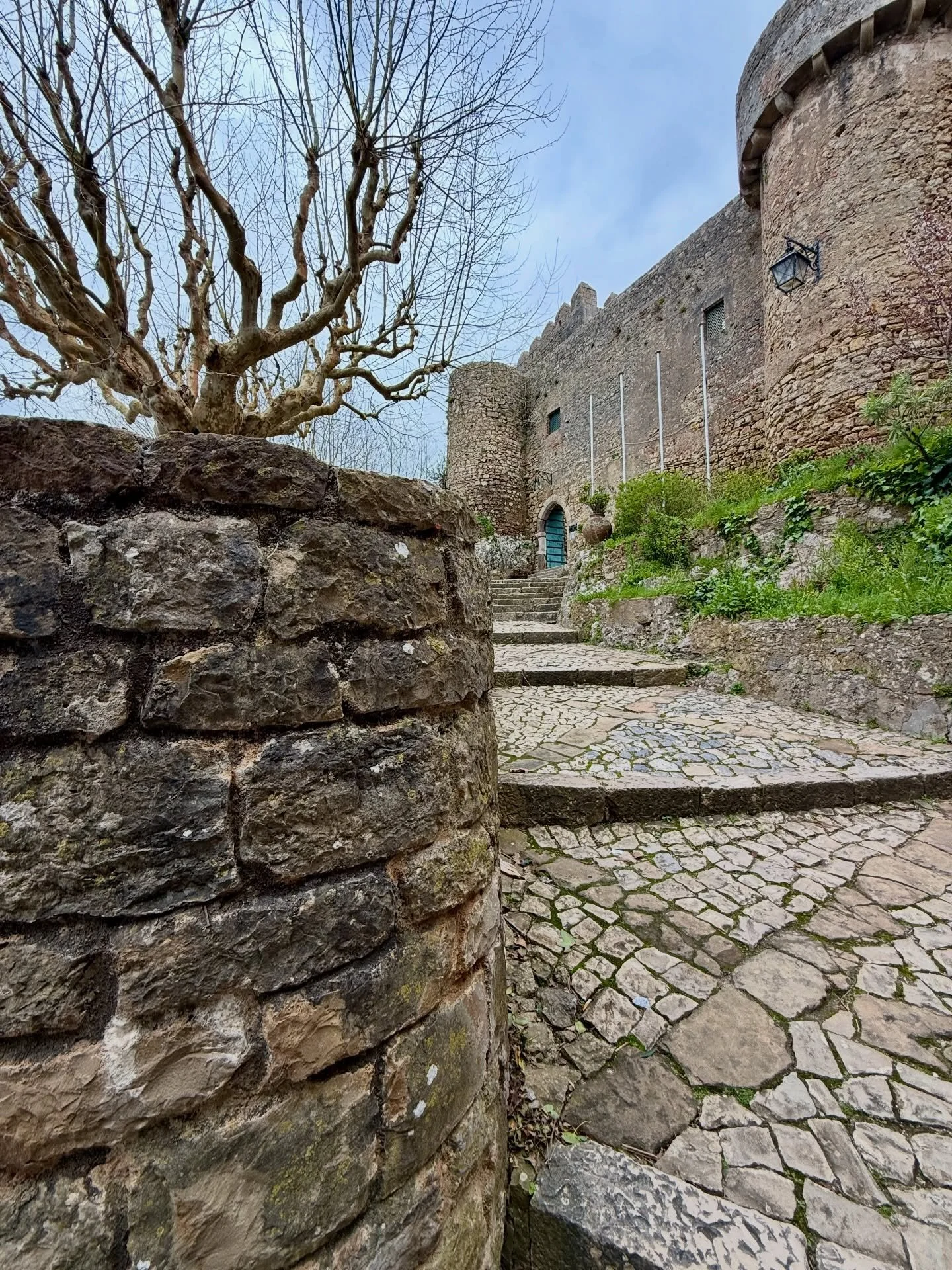 Fulfilling one of my dreams and staying in a literal castle!! 💜 💜 💜 

#obidos #castle #portugal #castlestay