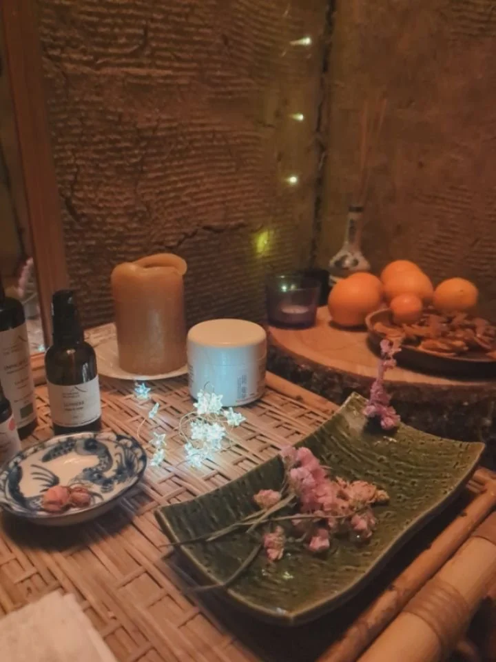 ✨ Petit photo dump recap' de d&eacute;cembre 
.
Le temps a tellement fil&eacute; !
.
Que j'ai &agrave; peine pris le temps de partager 
.
Alors ... Voil&agrave; les moments cl&eacute;s 
.
💆🏼&zwj;♀️ 1e atelier solo solo
👐🏼 Visite chez mamie aux ma