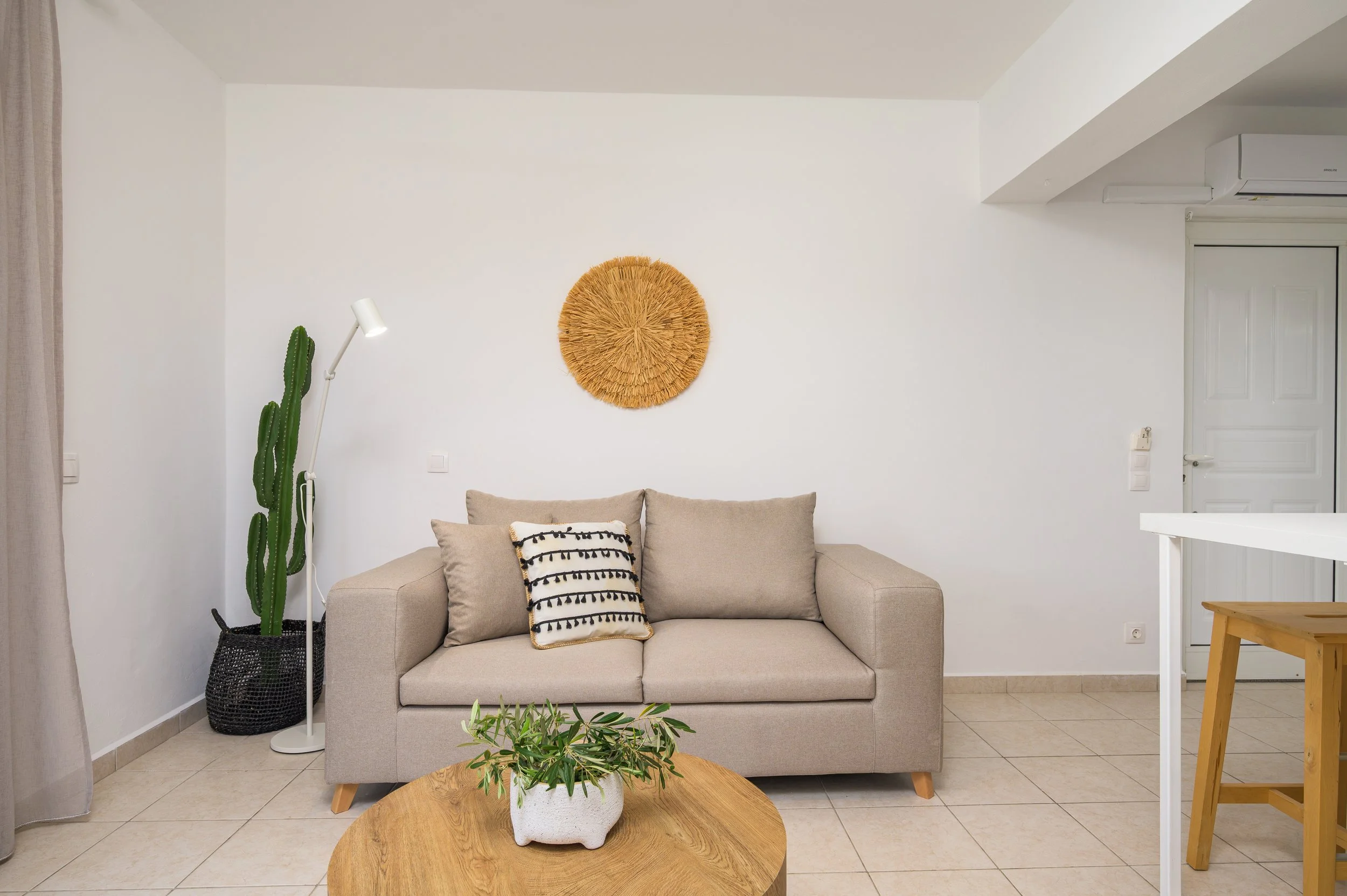 EInalia 5 - living rm.jpg